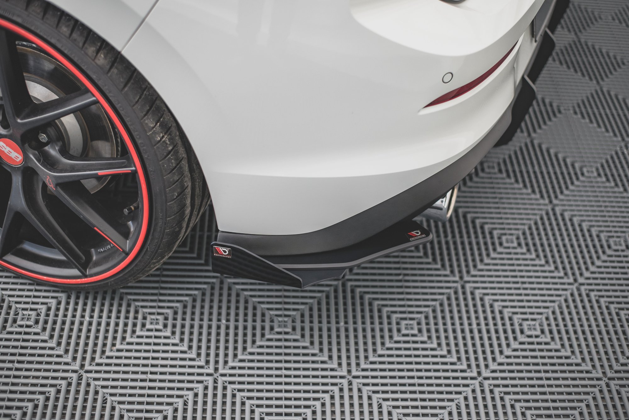Street Pro Heck Ansatz Flaps passend für VW Golf GTI / GTE Mk8 schwarz Hochglanz