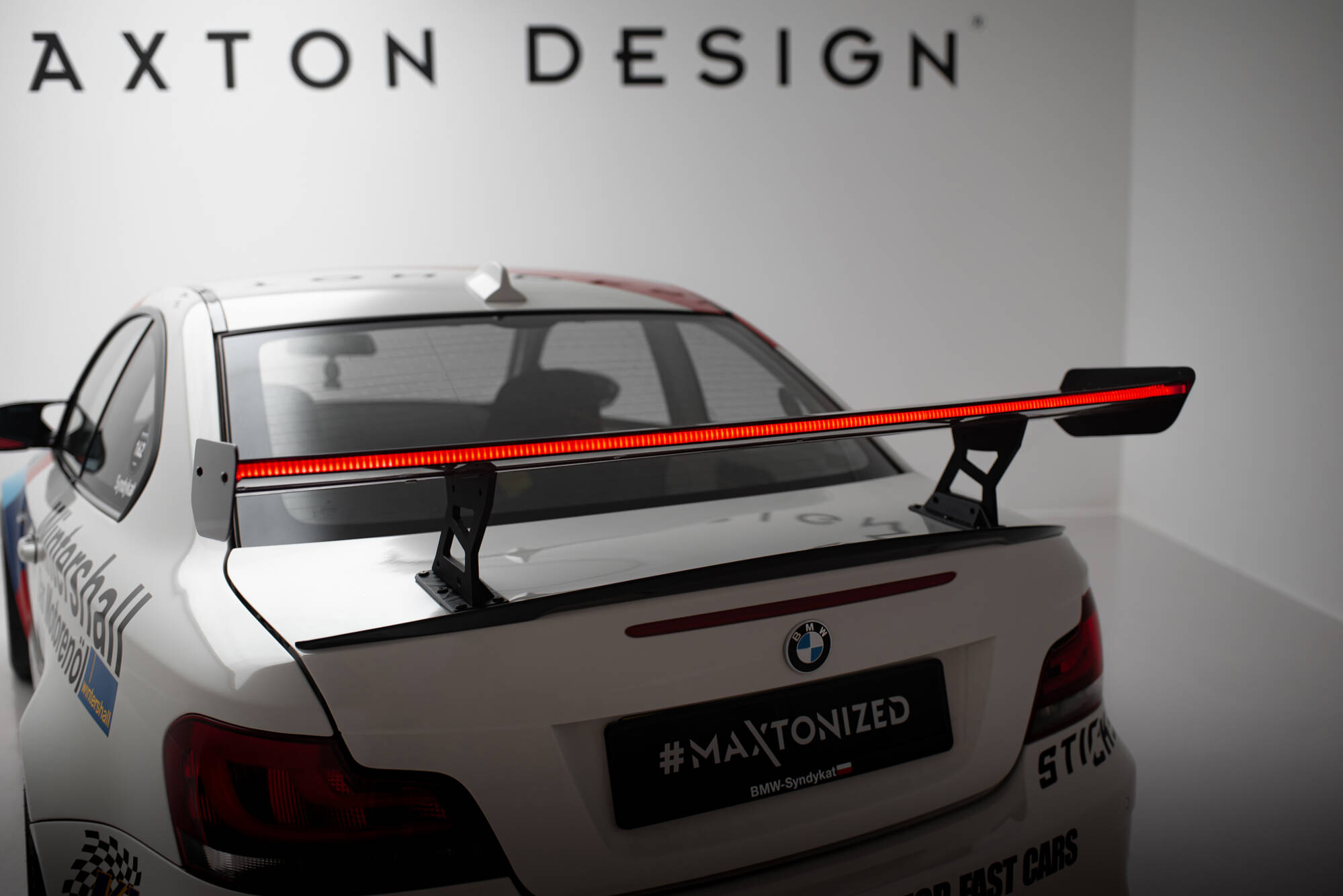 Carbon Heck Spoiler Heckflügel Standfuß Innen V.2 + LED passend für BMW 1er M E82