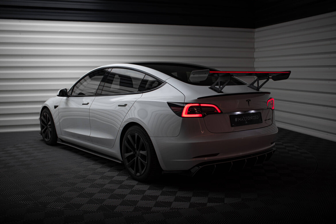 Carbon Heckspoiler Heckflügel + LED passend für Tesla Model 3