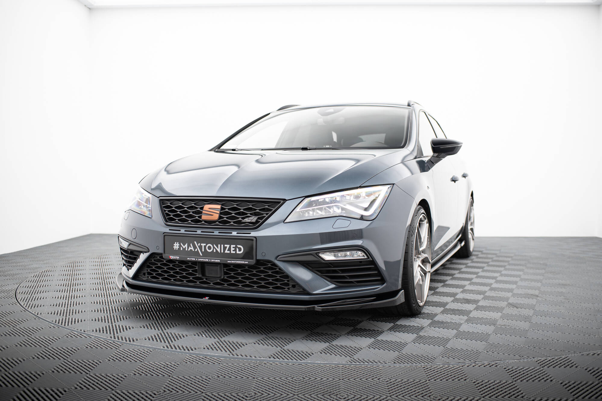 Front Ansatz V.5 für Seat Leon Cupra / FR Mk3 FL schwarz Hochglanz