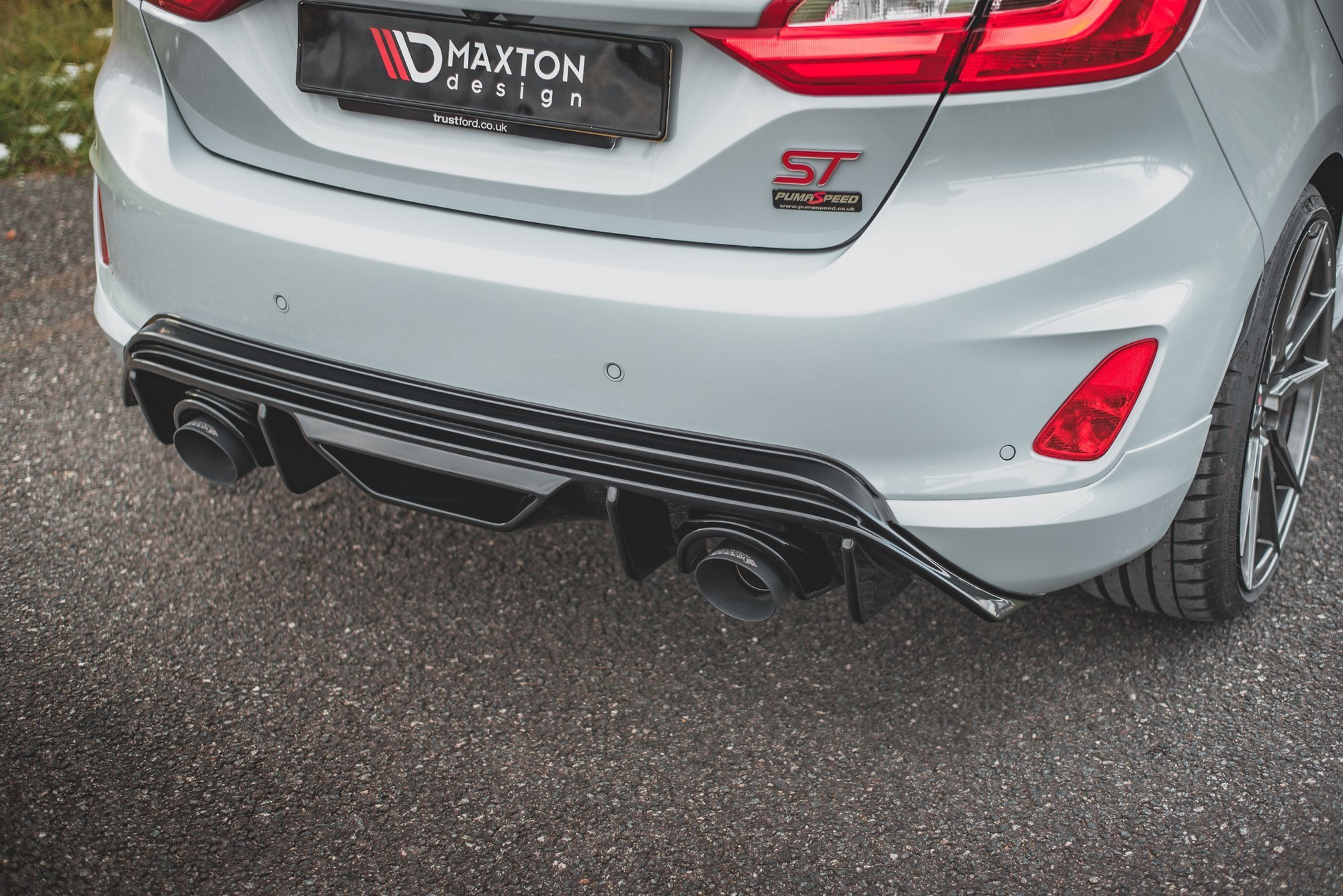 Heckansatz Diffusor passend für Ford Fiesta ST mk8 schwarz Hochglanz+Milltek Sport Endschalldämpfer schwarz + GPF System