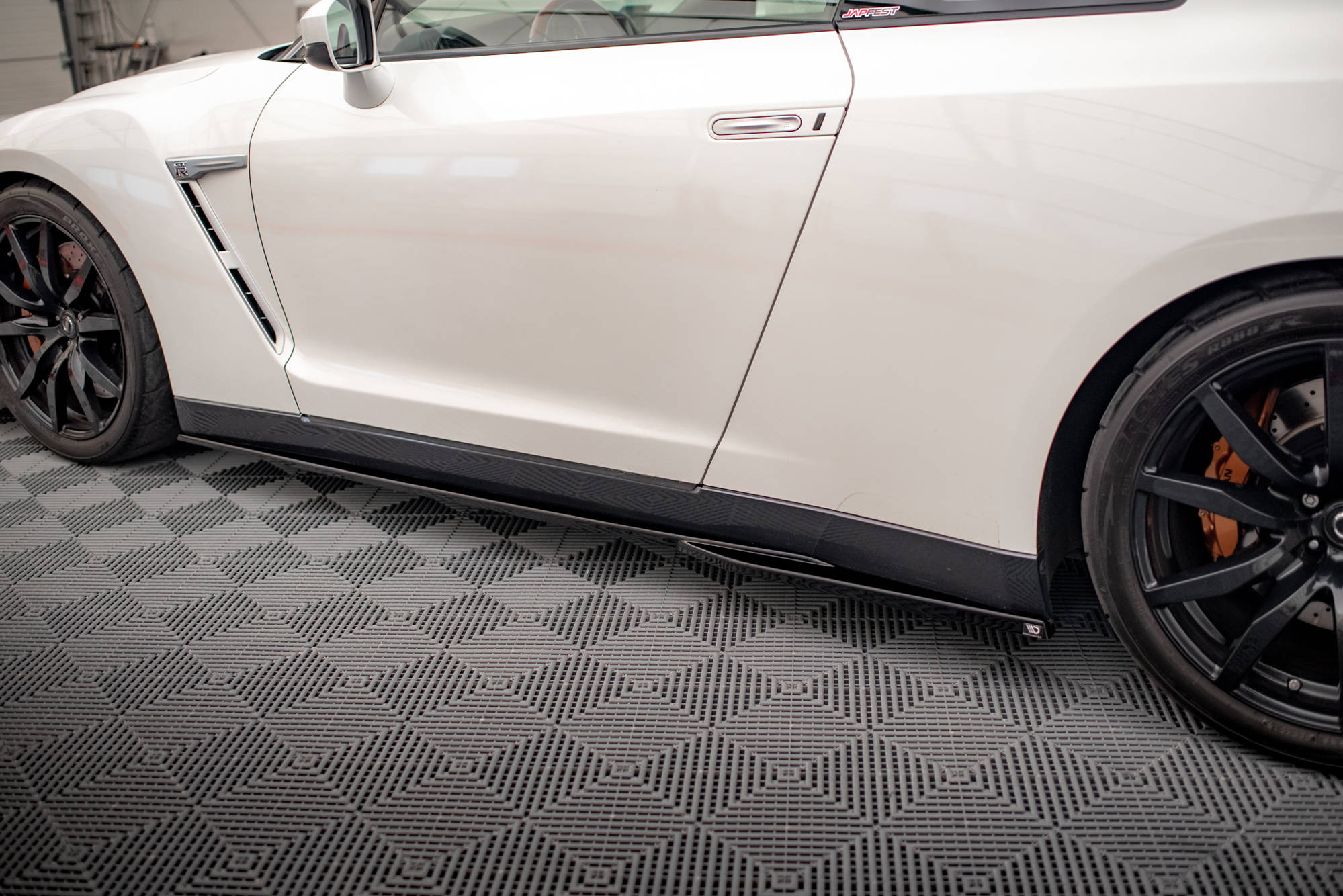 Street+ Seitenschweller Leisten passend für Nissan GTR R35 FL schwarz Hochglanz