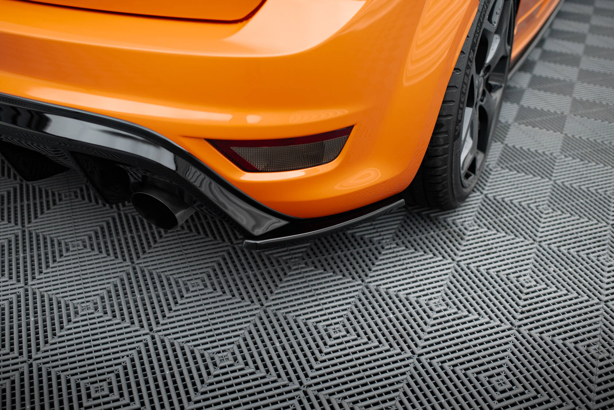 Heck Ansatz Flaps Diffusor V.2 für Ford Focus ST Mk2 FL schwarz Hochglanz
