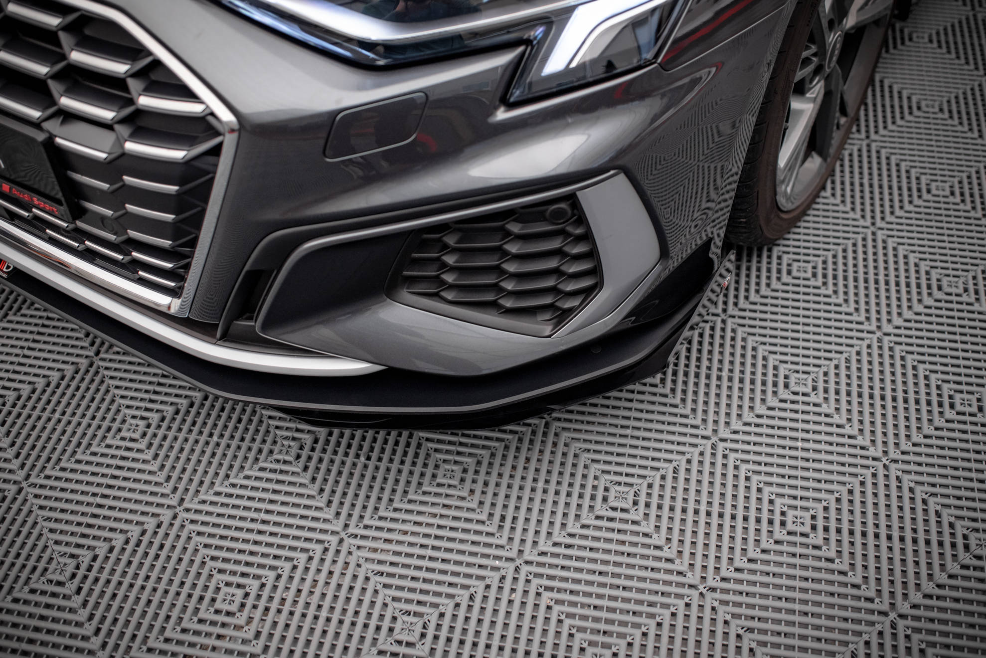 Street Pro Spoilerlippe Front Ansatz passend für Audi S3 / A3 S-Line 8Y rot+ Hochglanz Flaps