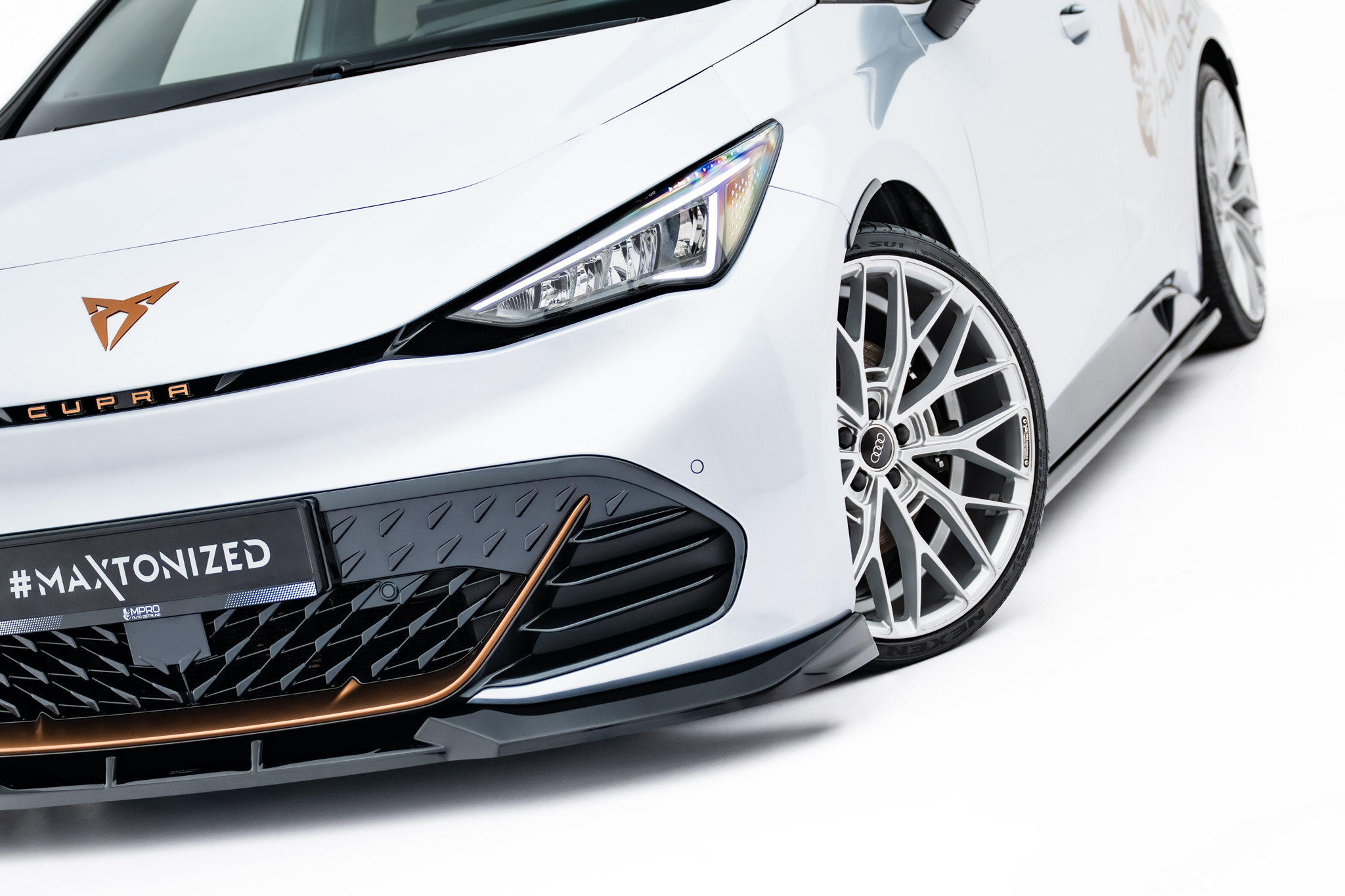 Frontlippe V.1 passend für CUPRA Born Mk1 schwarz Hochglanz