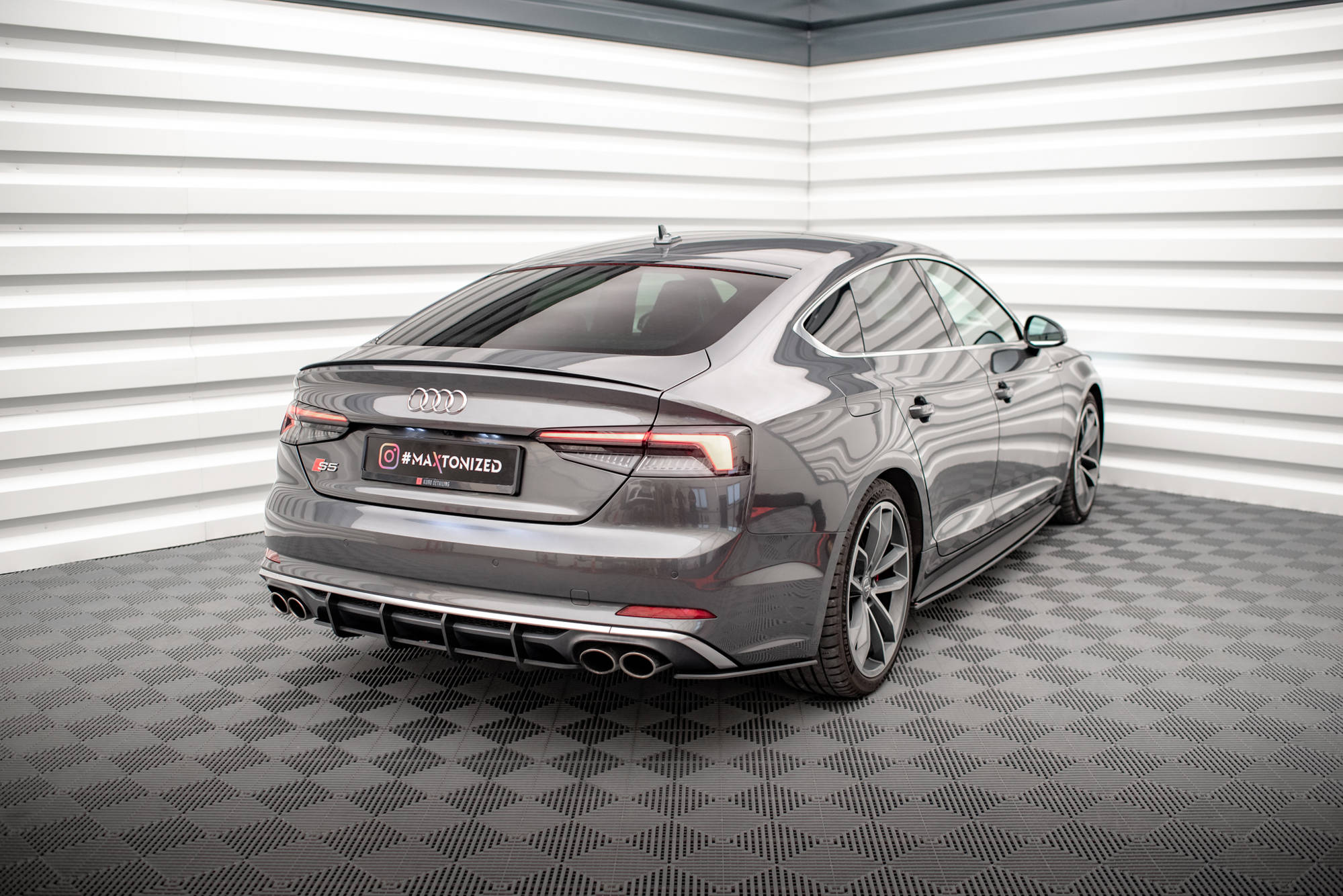 Street Pro Heck Ansatz Flaps passend für Audi S5 Sportback F5 rot