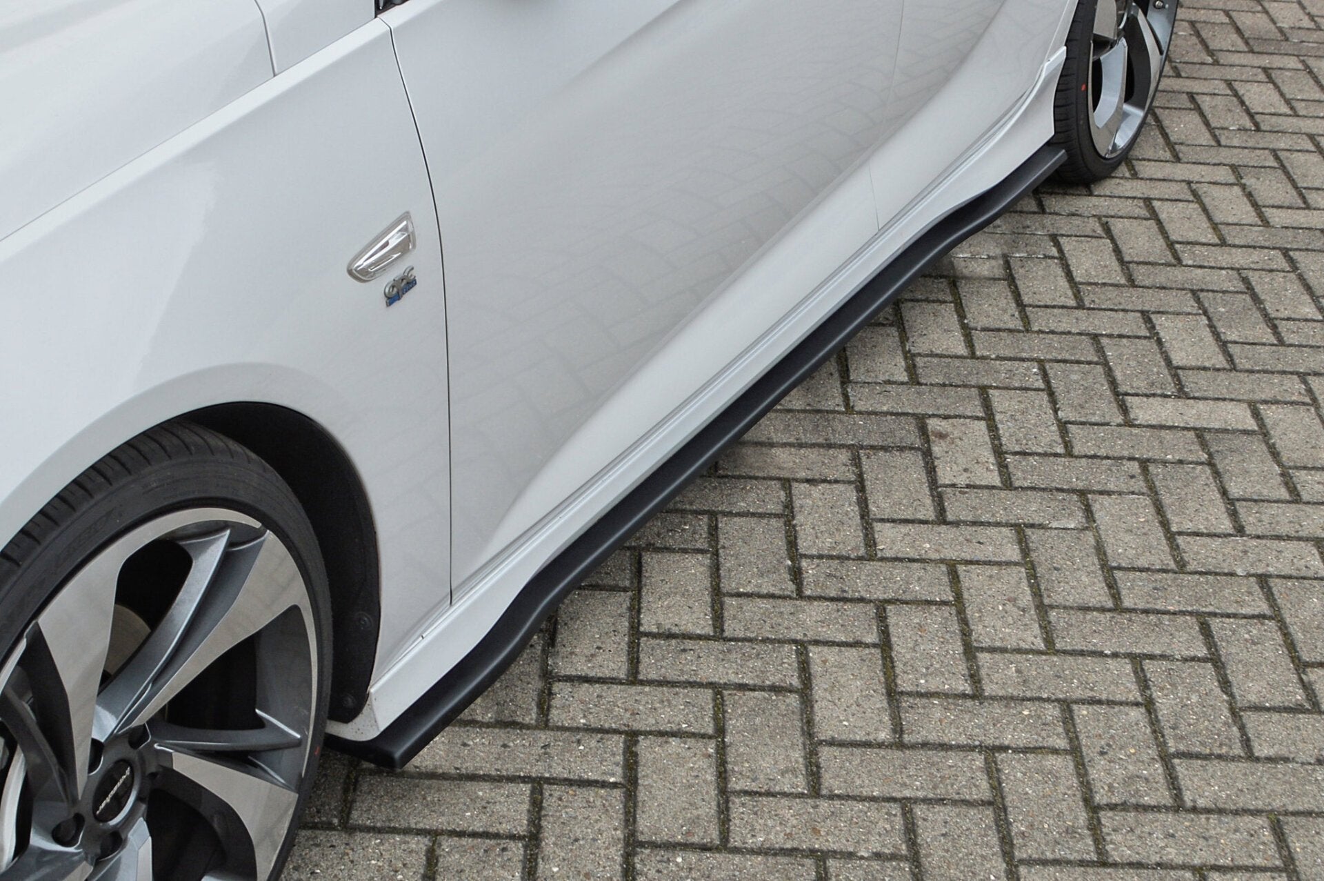 CUP Seitenschweller für Opel Insignia B Sportstourer OPC Line ab 2017- Carbon Optik