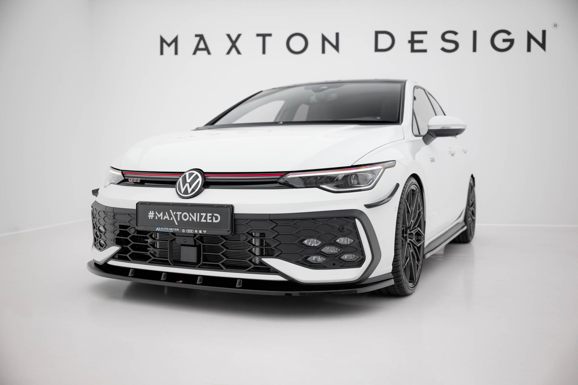 Verlängerung Motorhaube passend für VW Golf Mk8 schwarz Hochglanz
