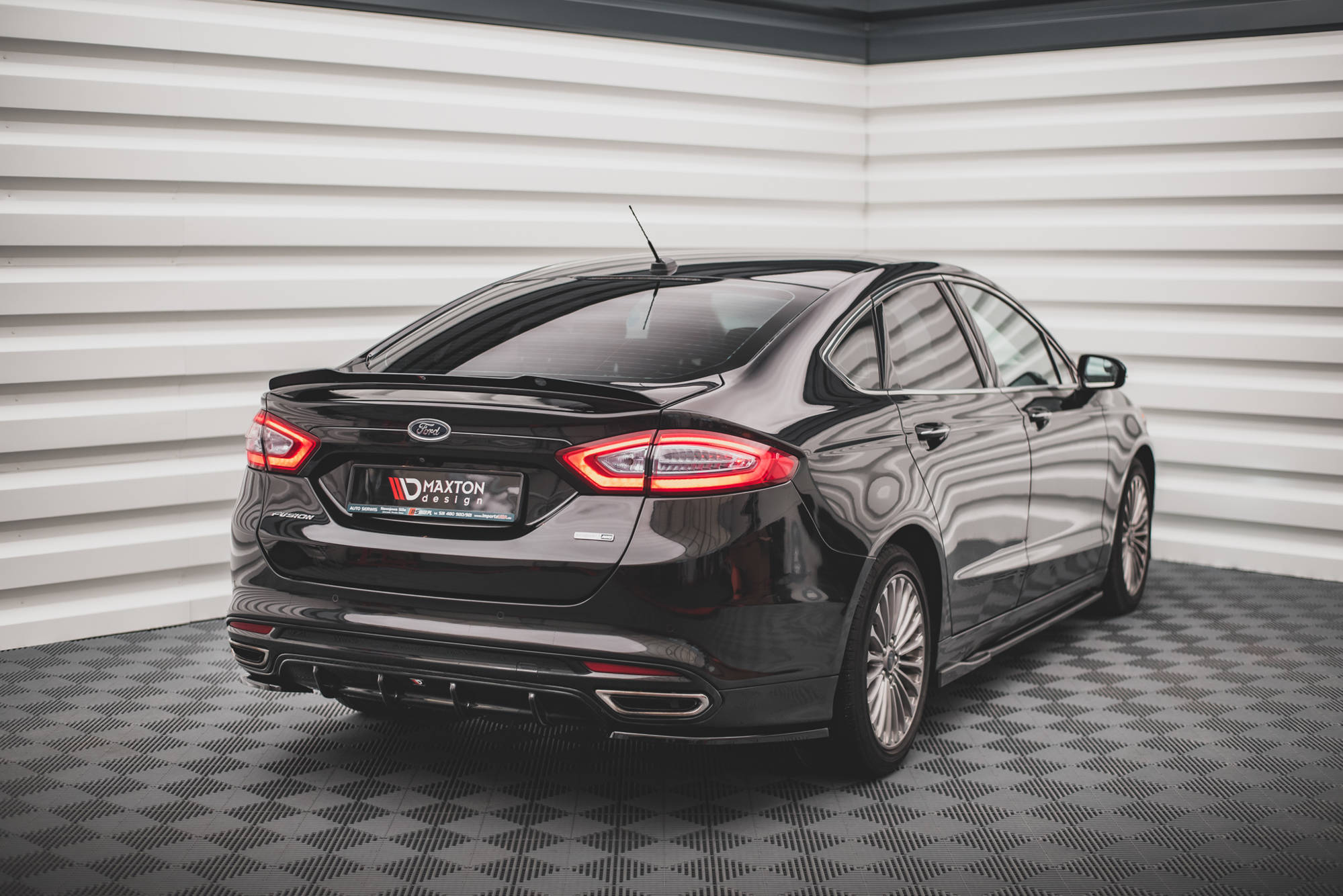 Street+ Heck Ansatz Flaps passend für Ford Mondeo Mk5 schwarz Hochglanz