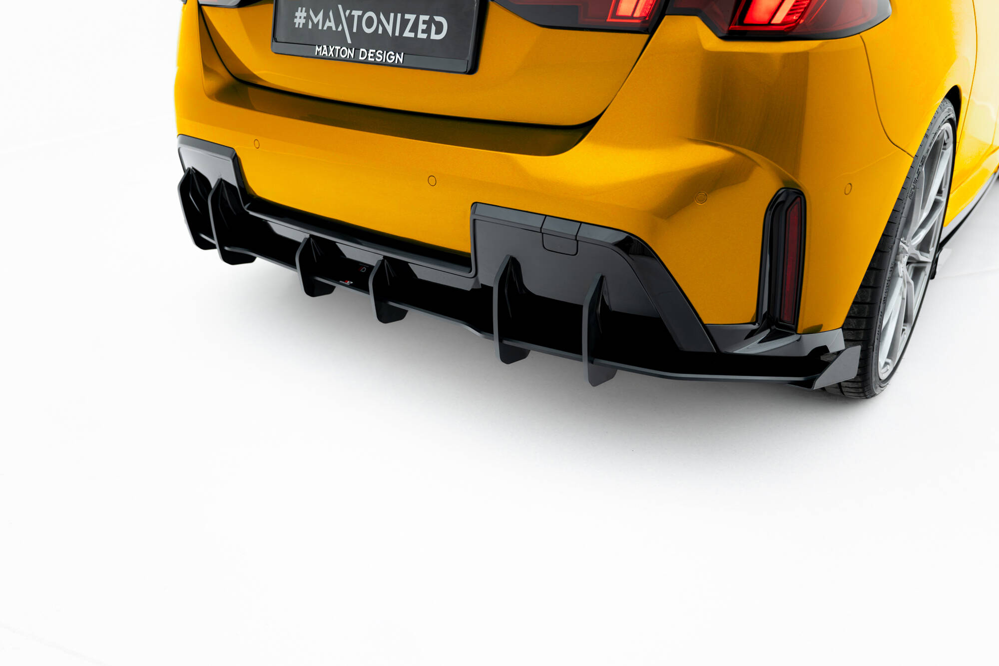 Hintere Seiten Flaps passend für BMW 1er M-Paket F70 schwarz Hochglanz