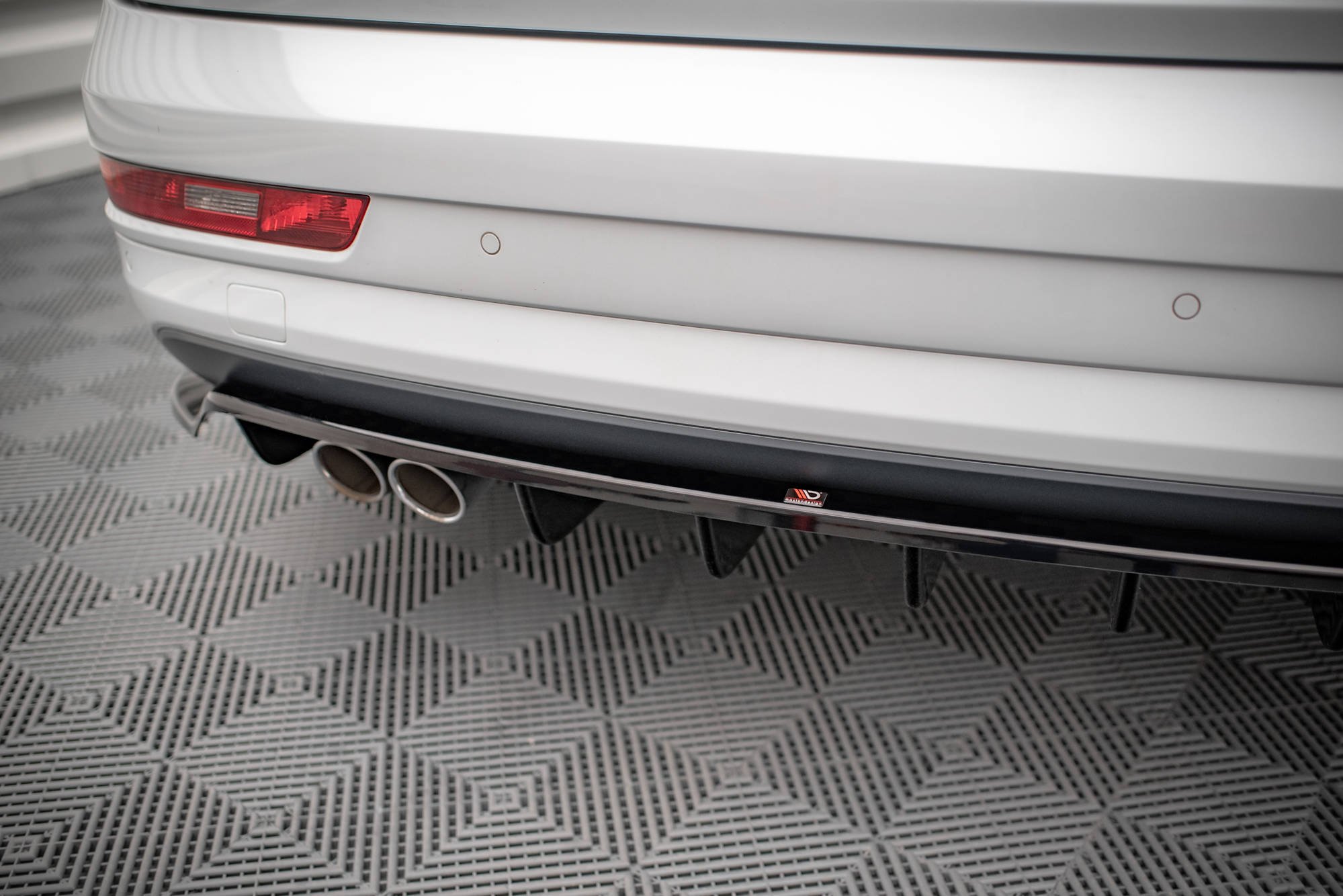 Street+ Mittlerer Diffusor RACE Heck Ansatz passend für Audi Q3 Sport 8U FL schwarz Hochglanz