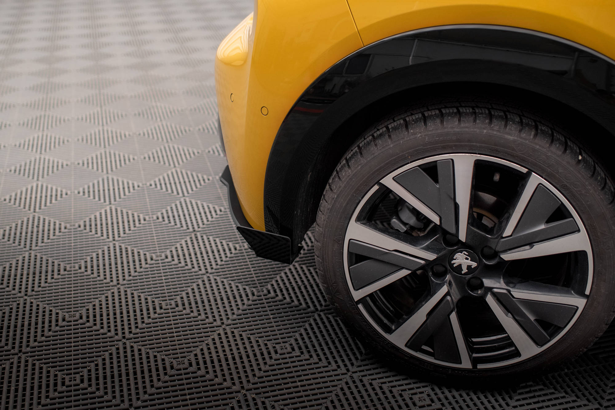 Hintere Seiten Flaps passend für Peugeot 208 GT Mk2 schwarz Hochglanz