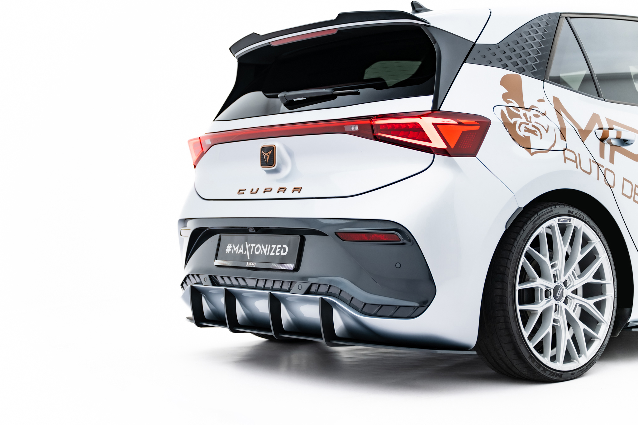 Heckansatz Diffusor passend für CUPRA Born Mk1 roter Kern