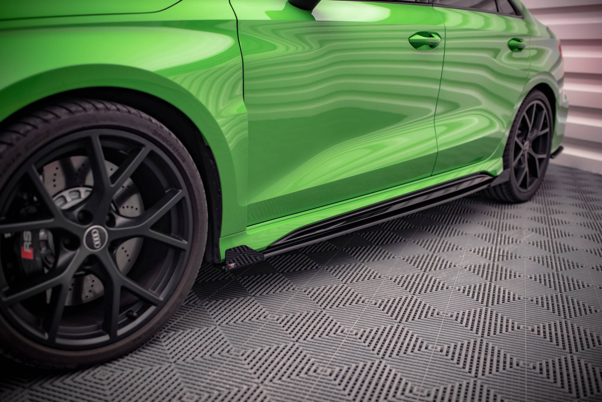 Street Pro Seitenschweller Leisten passend für Audi RS3 8Y Limousine rot+ Hochglanz Flaps
