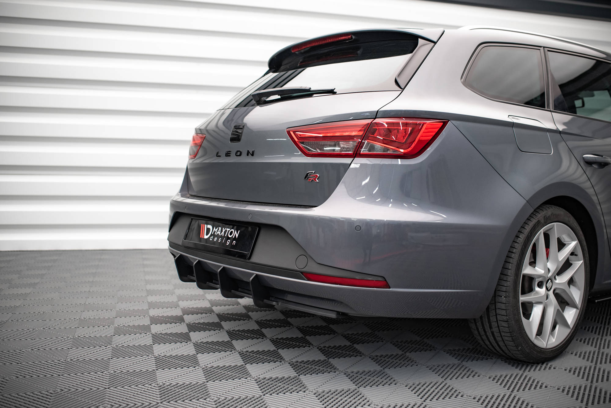 Street Pro Heckschürze Heck Ansatz Diffusor passend für Seat Leon FR Sportstourer Mk3 rot