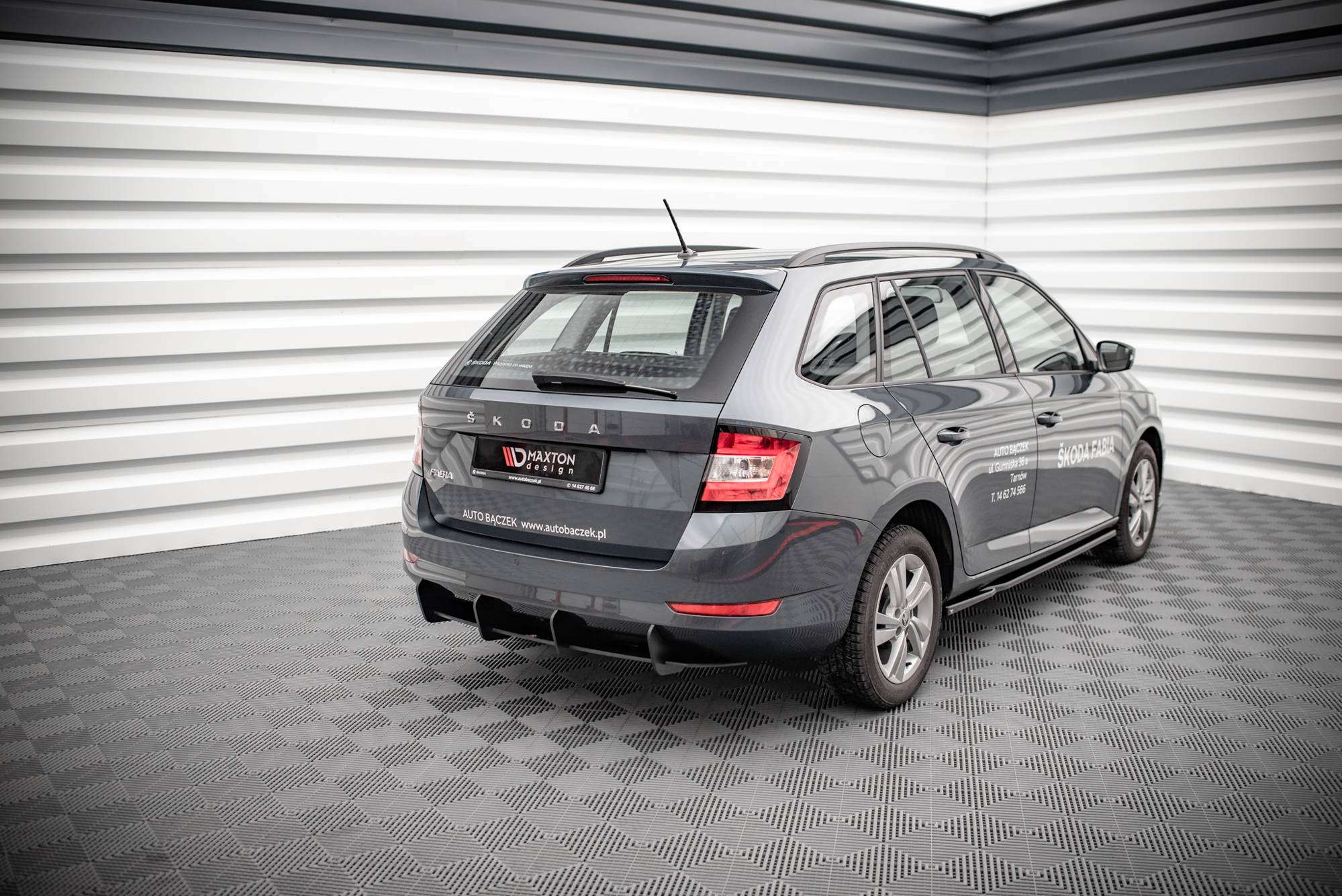 Street Pro Heckschürze Heck Ansatz Diffusor passend für Skoda Fabia Combi Mk3 FL rot