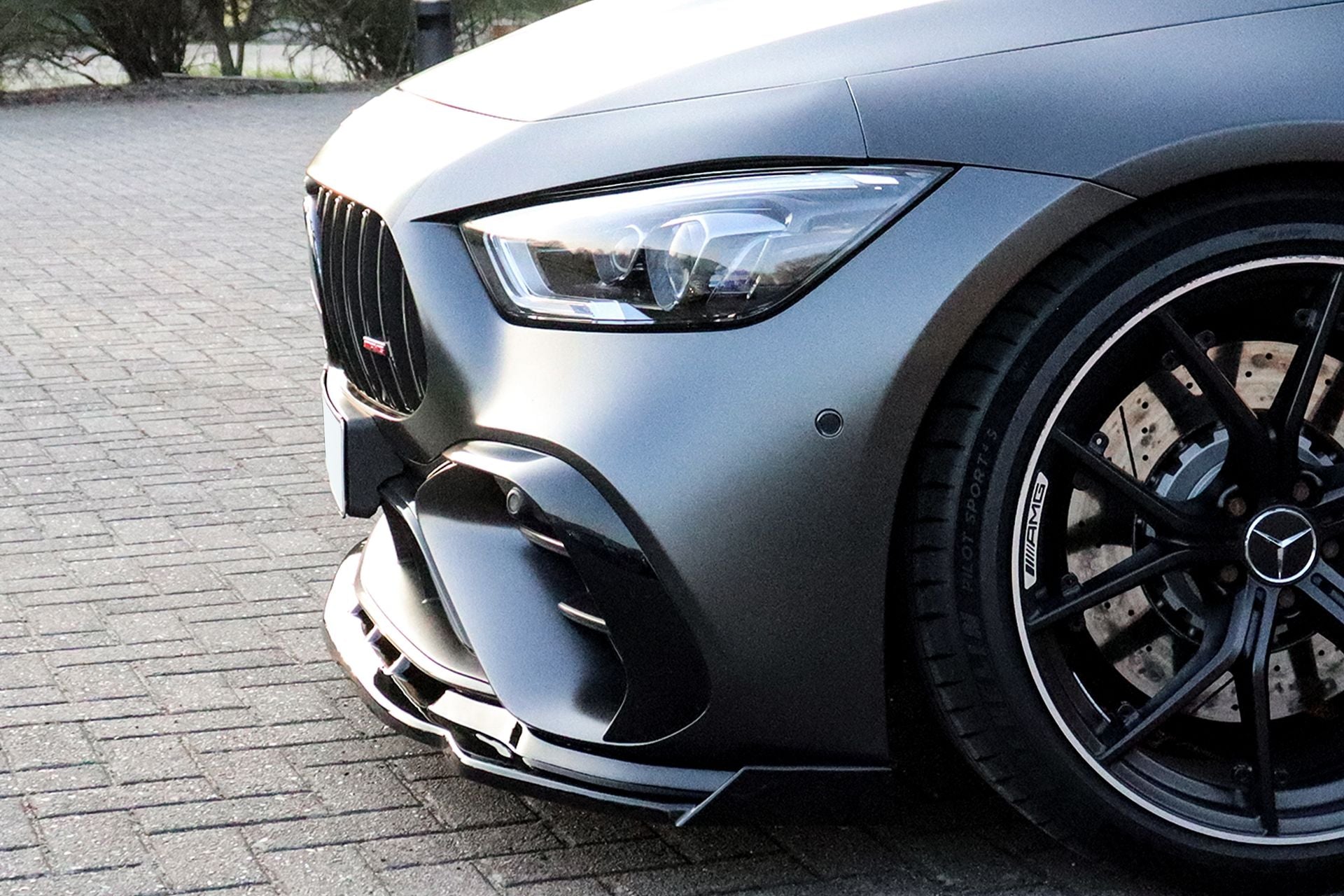 Cup Frontspoilerlippe mit Wing für Mercedes AMG GT 4.Türer X290 Standard Schwarz Glanz