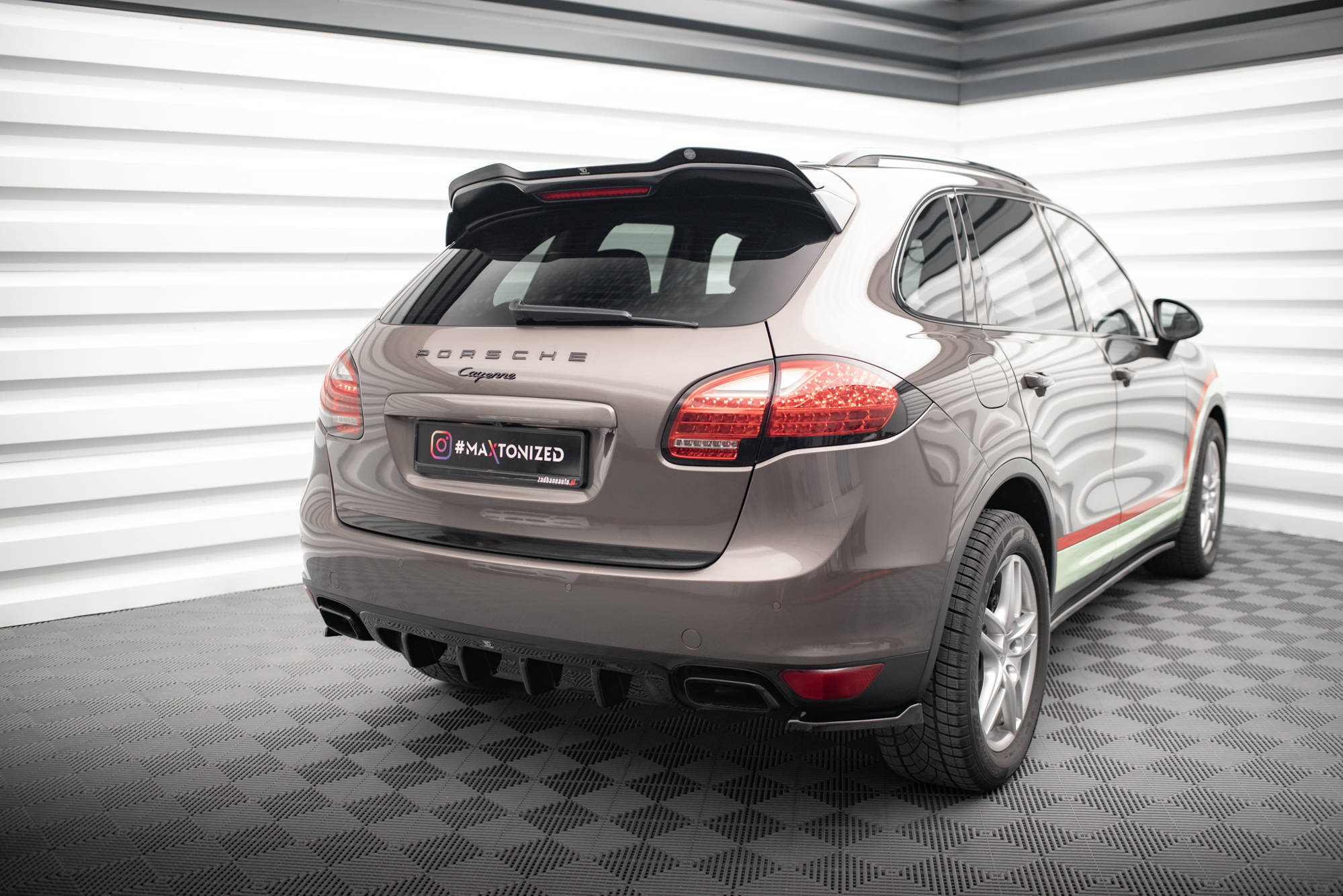Street+ Heck Ansatz Diffusor passend für Porsche Cayenne Turbo / Standard Mk2 schwarz Hochglanz