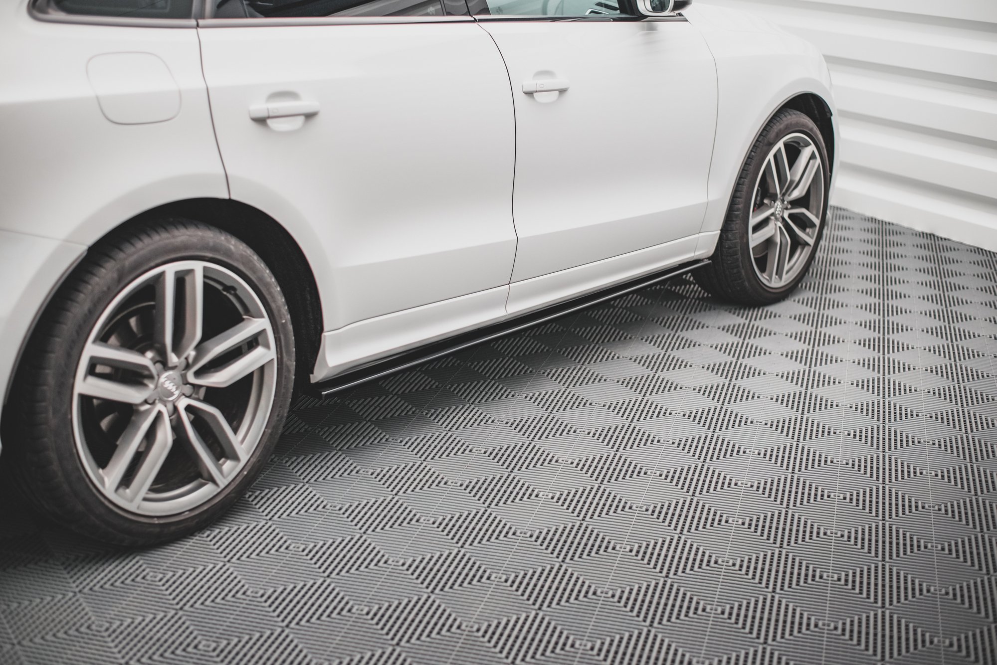 Street+ Seitenschweller Leisten passend für Audi SQ5 / Q5 S-Line Mk1 8R schwarz Hochglanz