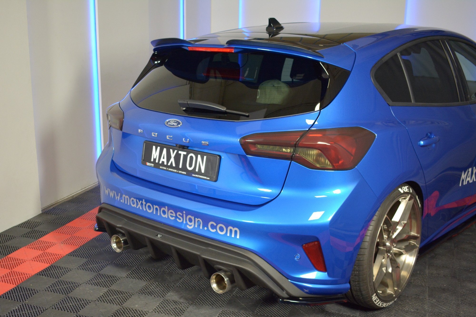 Spoiler CAP V.3 für Ford Focus Hatchback ST-Line Mk4 schwarz Hochglanz