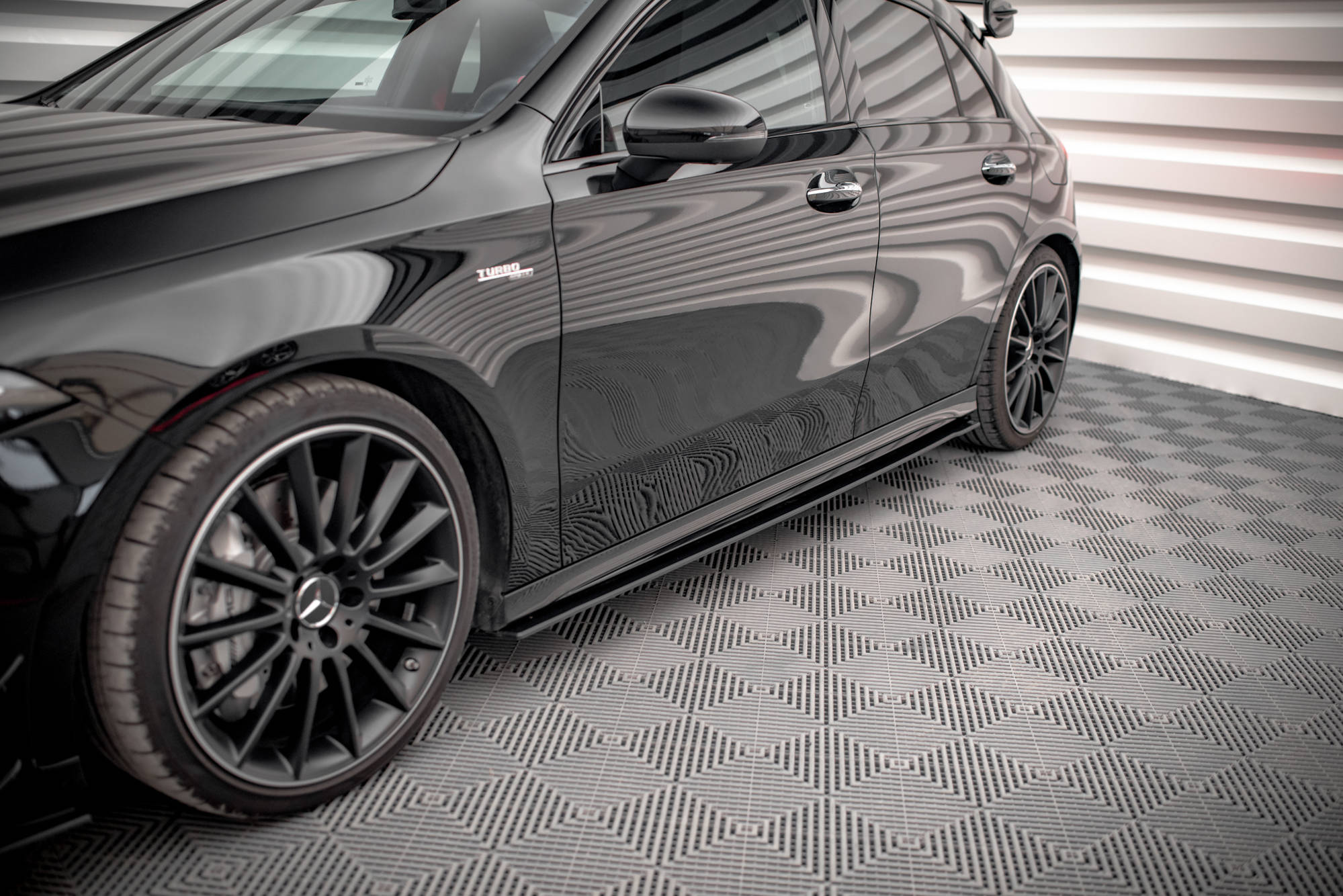 Street Pro Seitenschweller Leisten passend für Mercedes A35 AMG / AMG-Line W177 rot