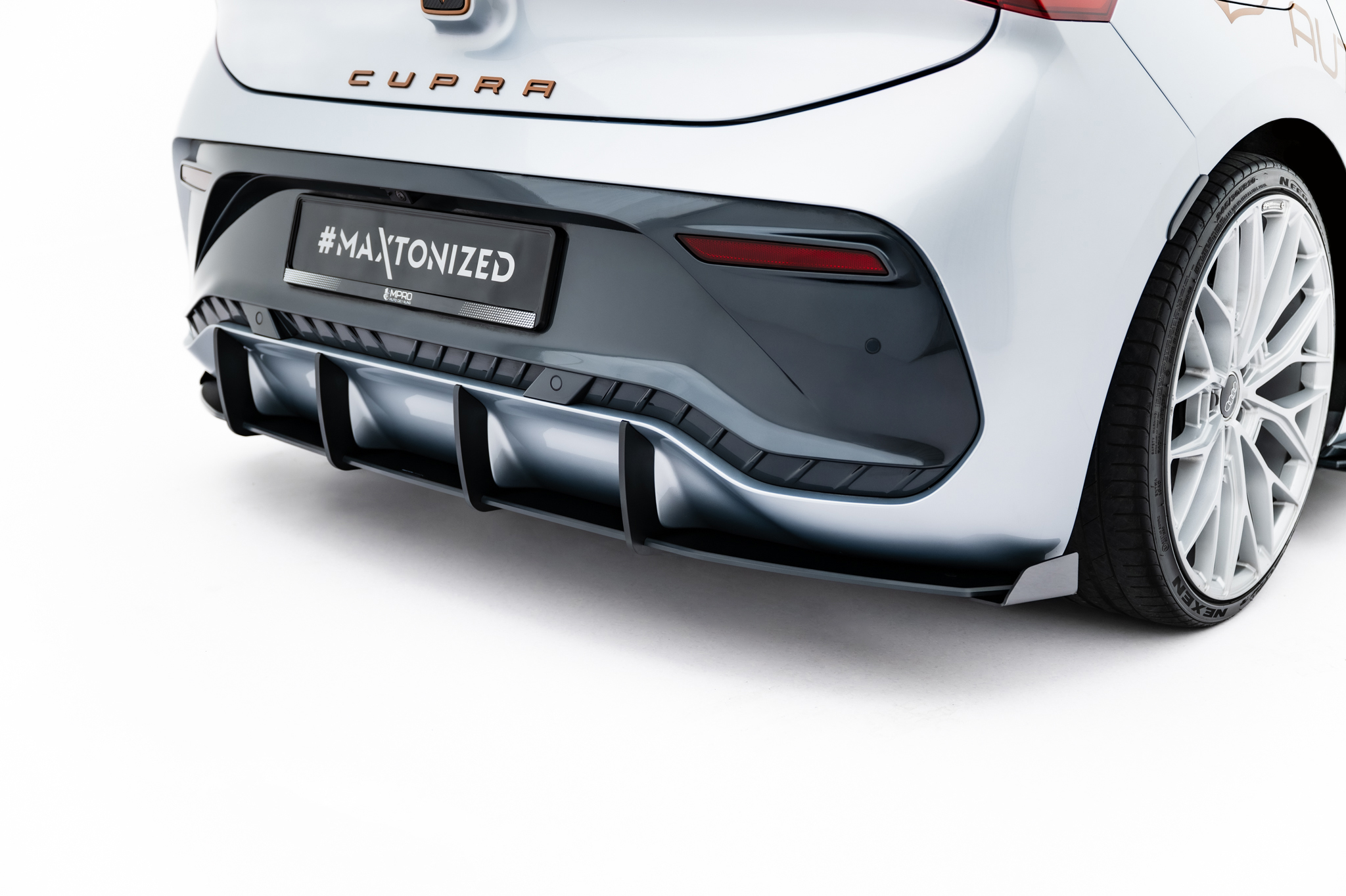 Heckansatz Diffusor + Flaps passend für CUPRA Born Mk1 schwarz Hochglanz