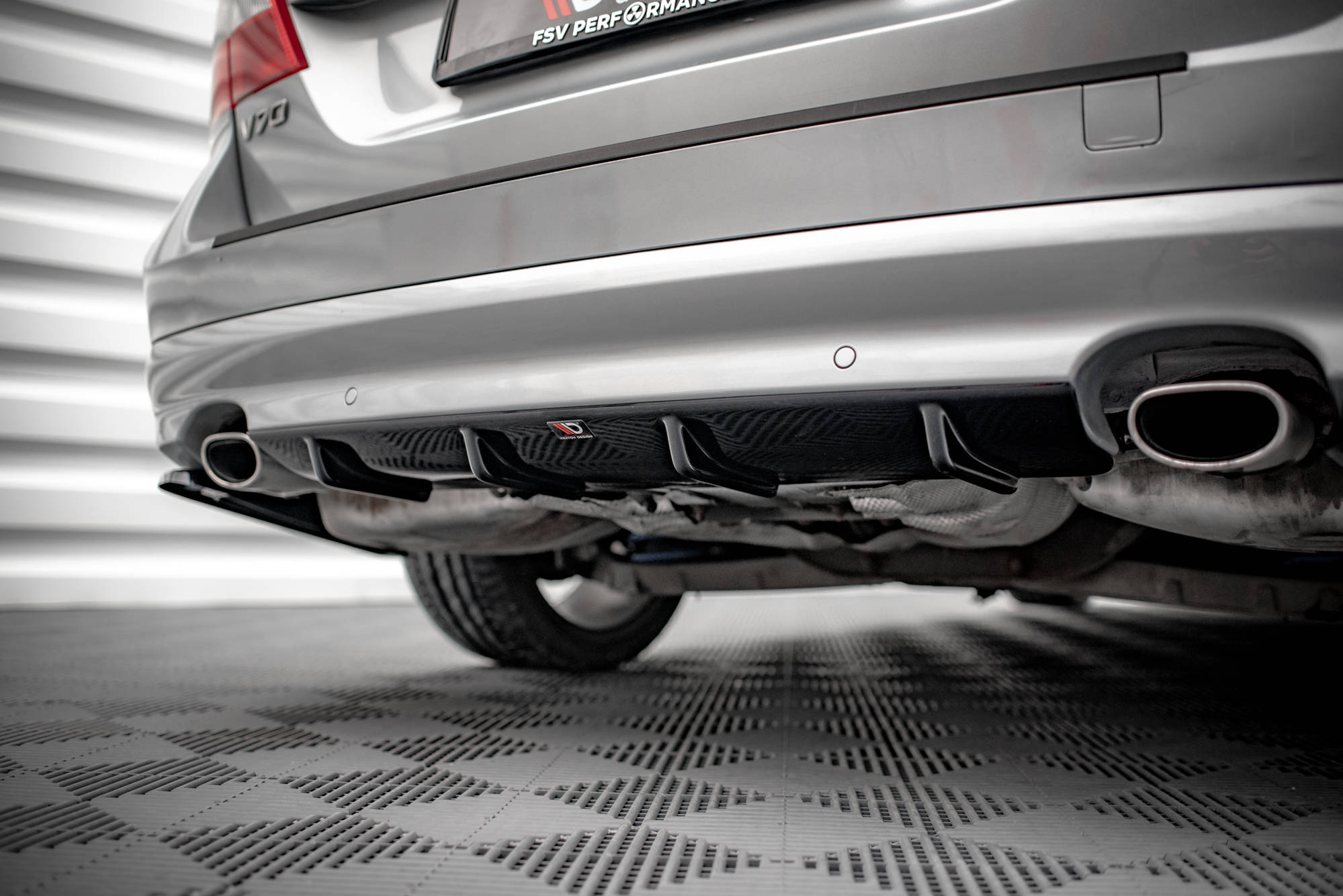 Street+ Heck Ansatz Diffusor passend für Volvo V70 Mk3 Carbon Look