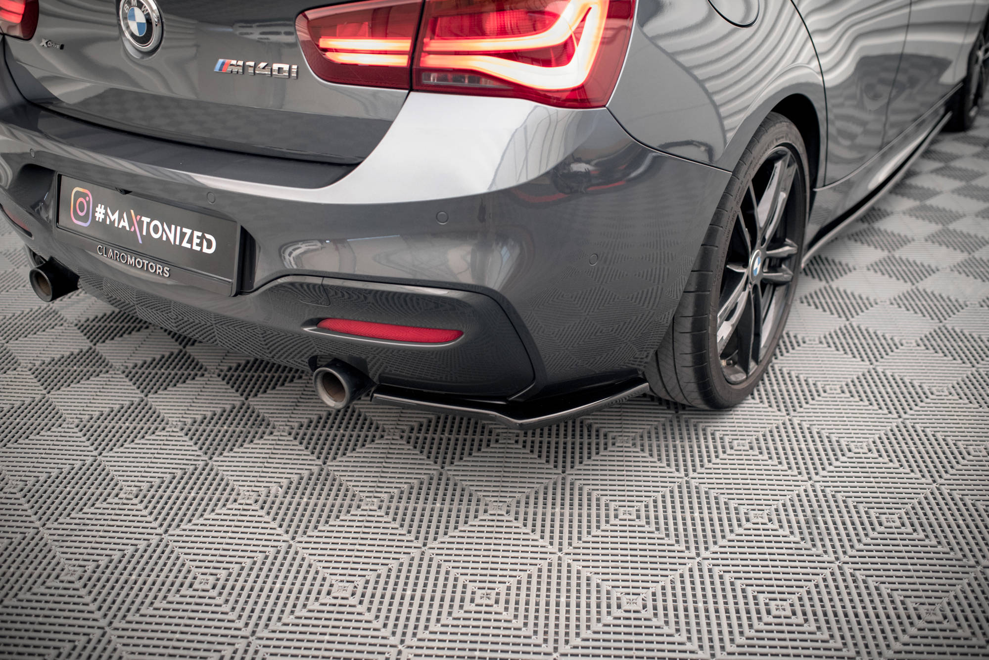 Heck Ansatz Flaps Diffusor V.2 für BMW 1er F20/F21 M-POWER FACELIFT schwarz Hochglanz