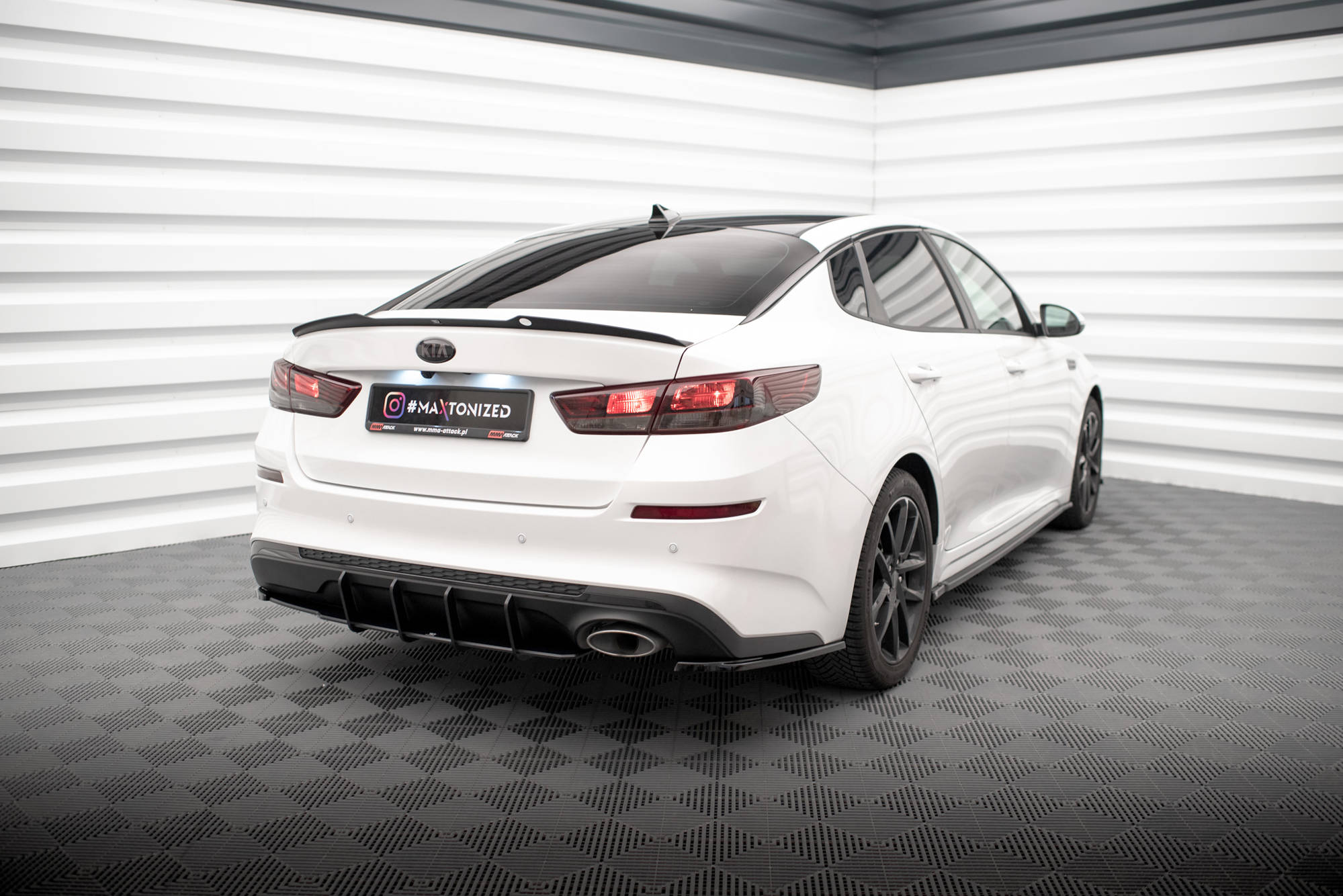 Street Pro Heckschürze Heck Ansatz Diffusor passend für Kia Optima Mk4 FL schwarz-rot