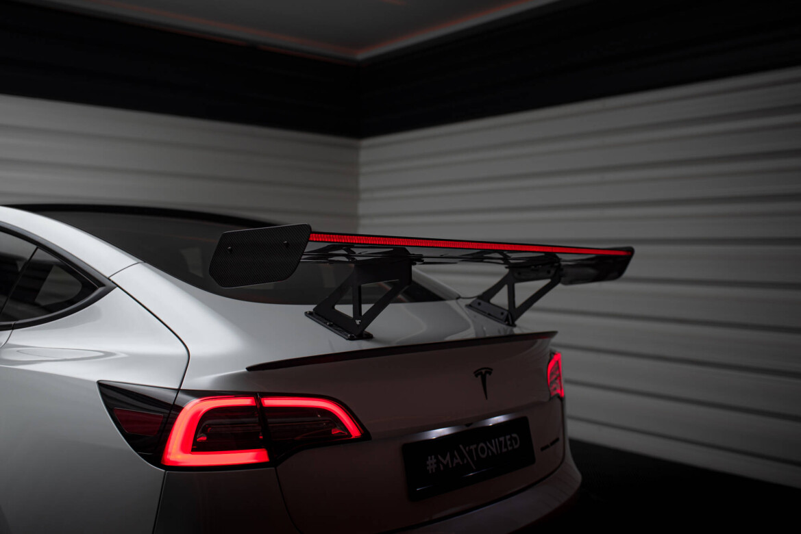 Carbon Heckspoiler Heckflügel + LED passend für Tesla Model 3