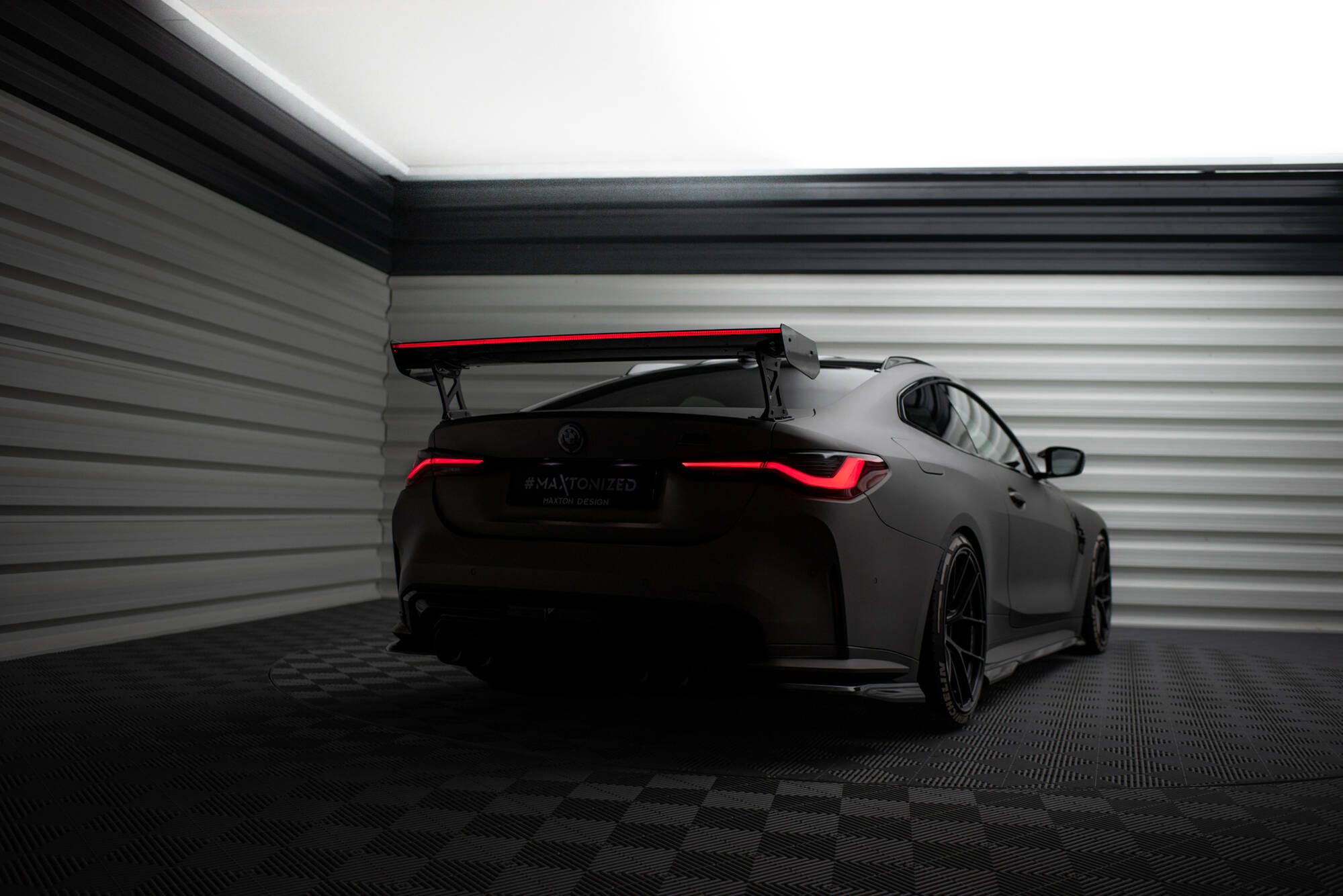 Carbon Heck Spoiler Heckflügel Standfuß Außen + LED passend für BMW M4 G82 / G82 FL / M440i / 4 M-Paket G22 / G22 FL