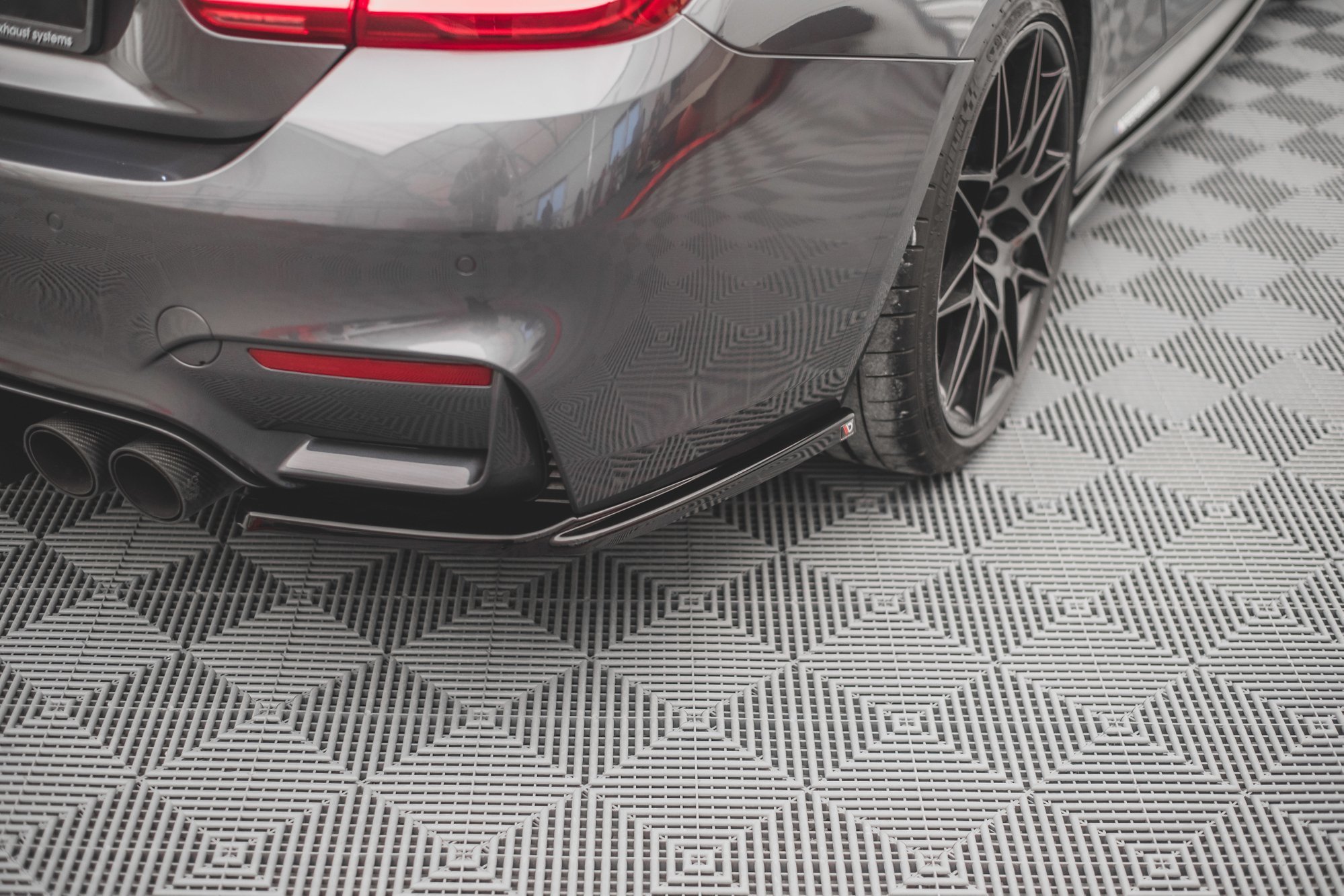 Street+ Heck Ansatz Flaps V.2 passend für BMW M4 F82 schwarz Hochglanz