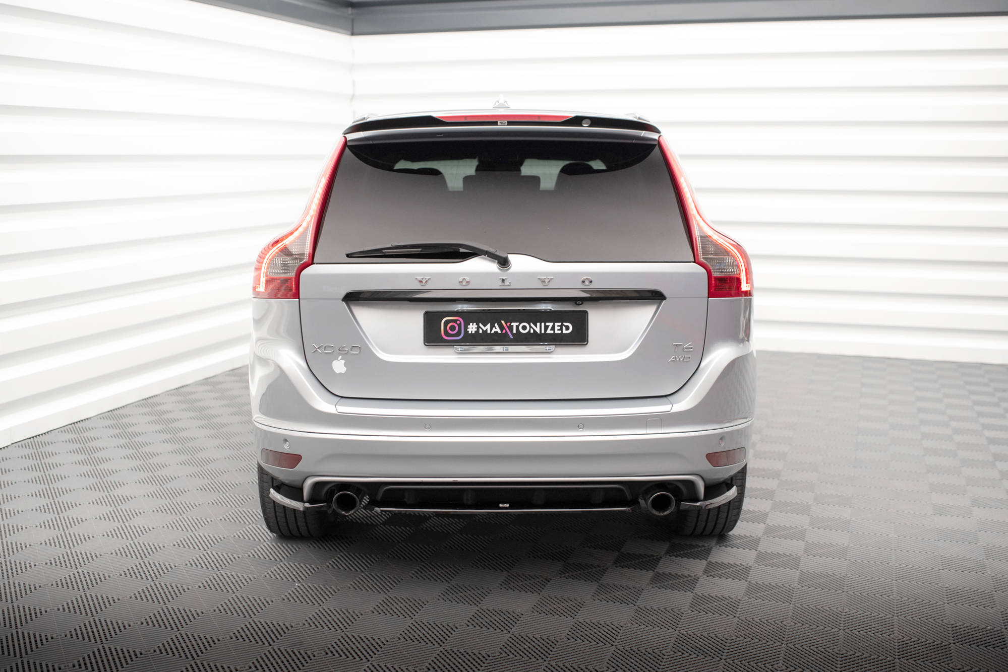 Street+ Mittlerer Diffusor Heck Ansatz passend für Volvo XC60 R-Design Mk1 FL schwarz Hochglanz