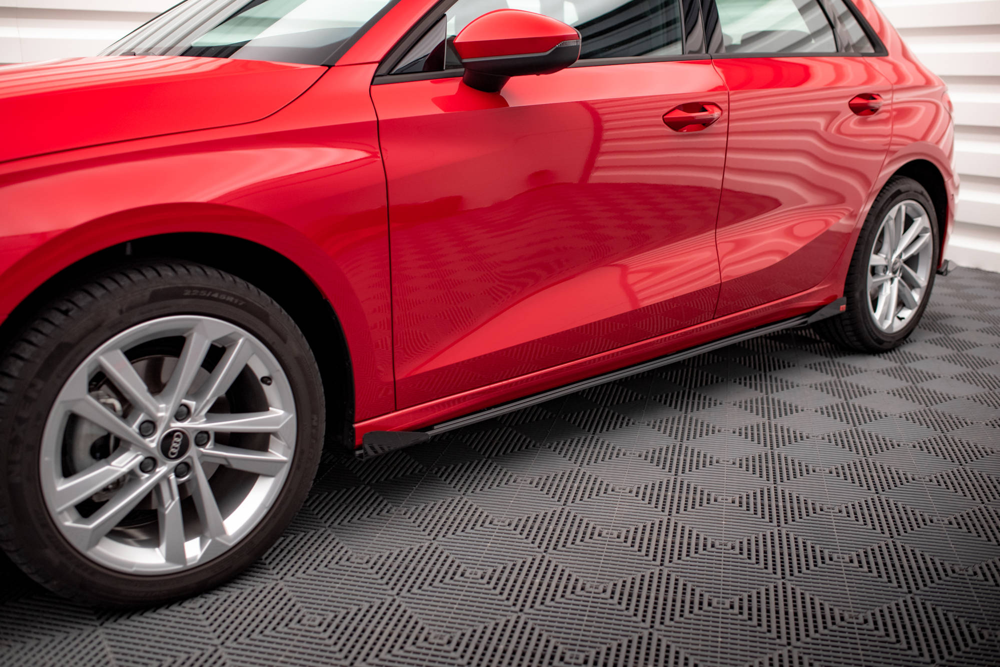 Street Pro Seitenschweller Leisten passend für Audi A3 8Y rot+ Hochglanz Flaps