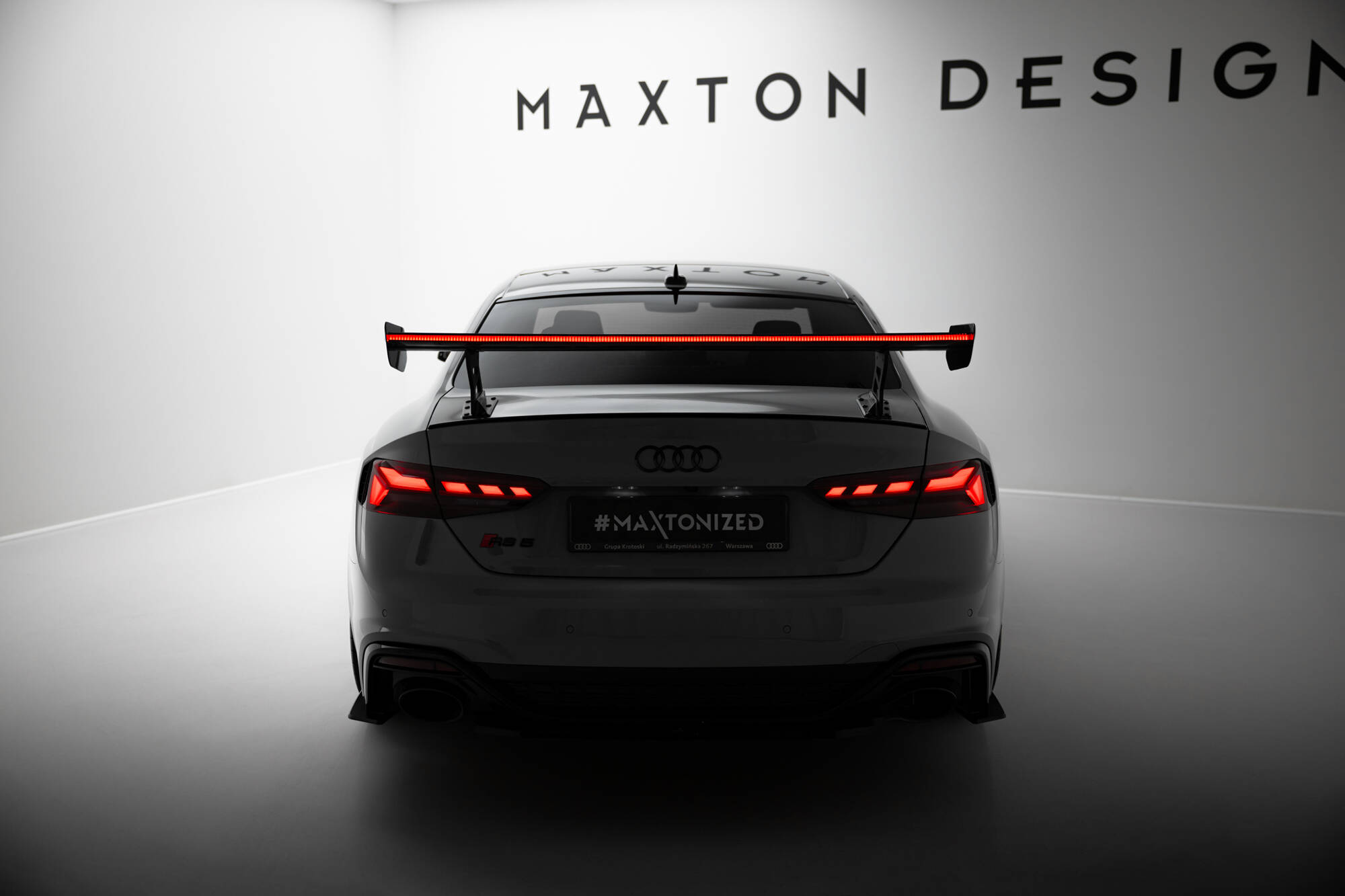 Carbon Heck Spoiler Heckflügel Standfuß Außen V.2 + LED passend für Audi A5 / A5 S-Line / S5 / RS5 Coupe F5 / F5 FL