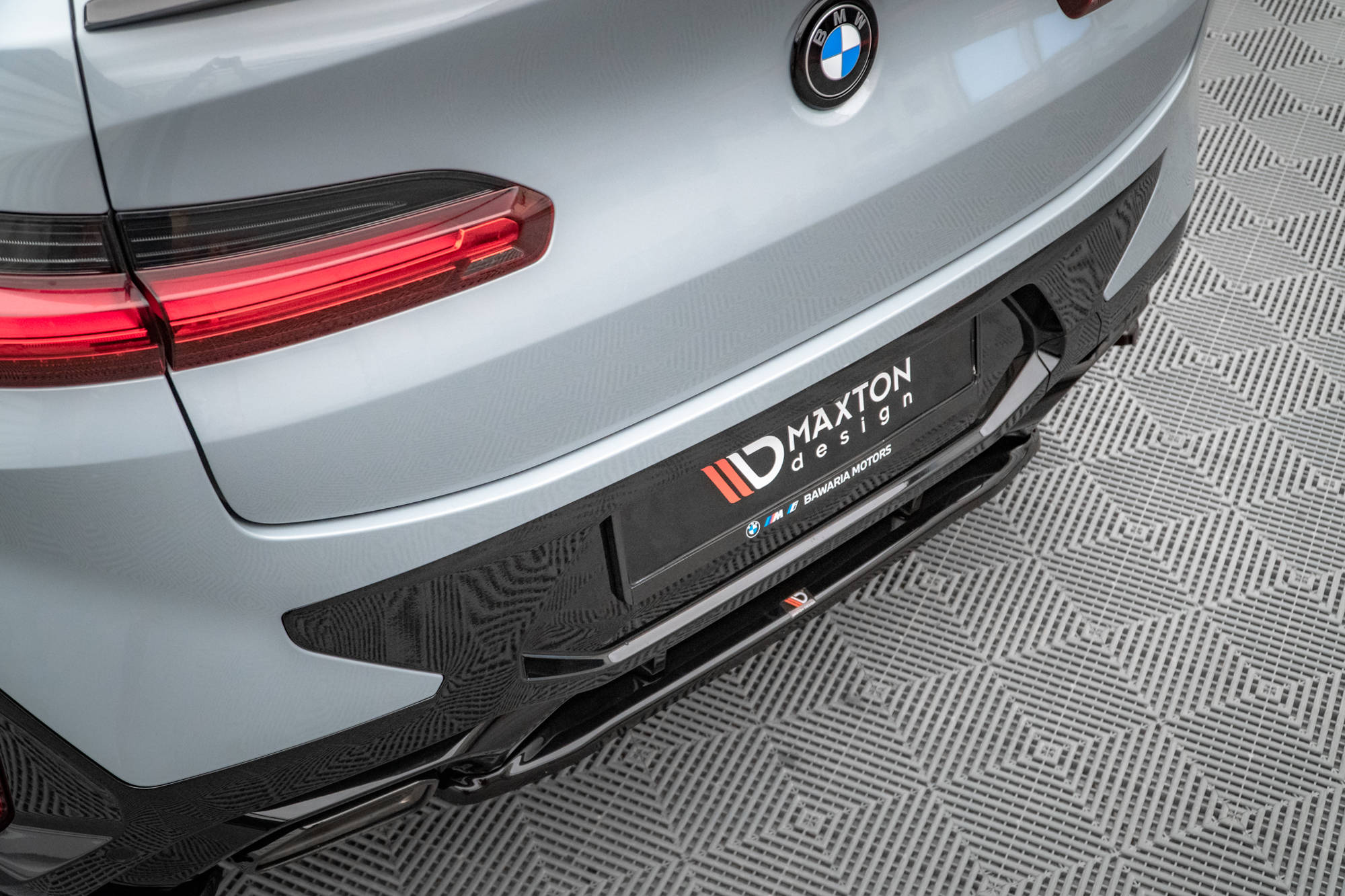Street+ Mittlerer Diffusor Heck Ansatz passend für BMW X4 M-Paket G02 FL schwarz Hochglanz