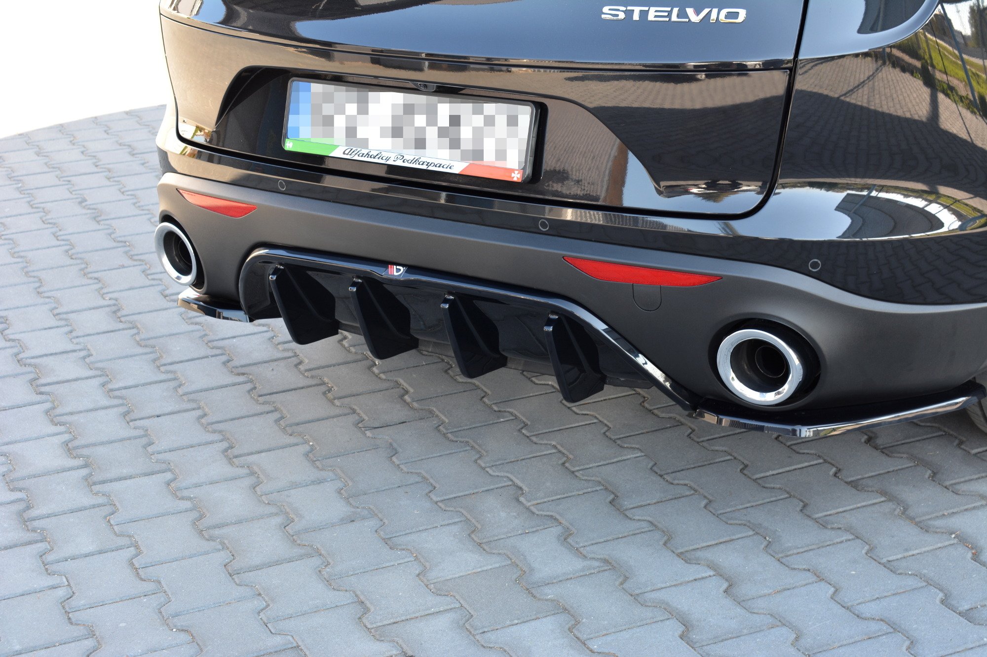 Diffusor Heck Ansatz für Alfa Romeo Stelvio Mk1 schwarz Hochglanz