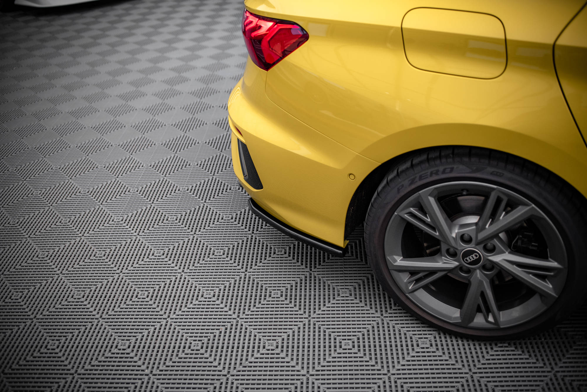 Street+ Heck Ansatz Flaps passend für Audi S3 Limousine 8Y schwarz Hochglanz