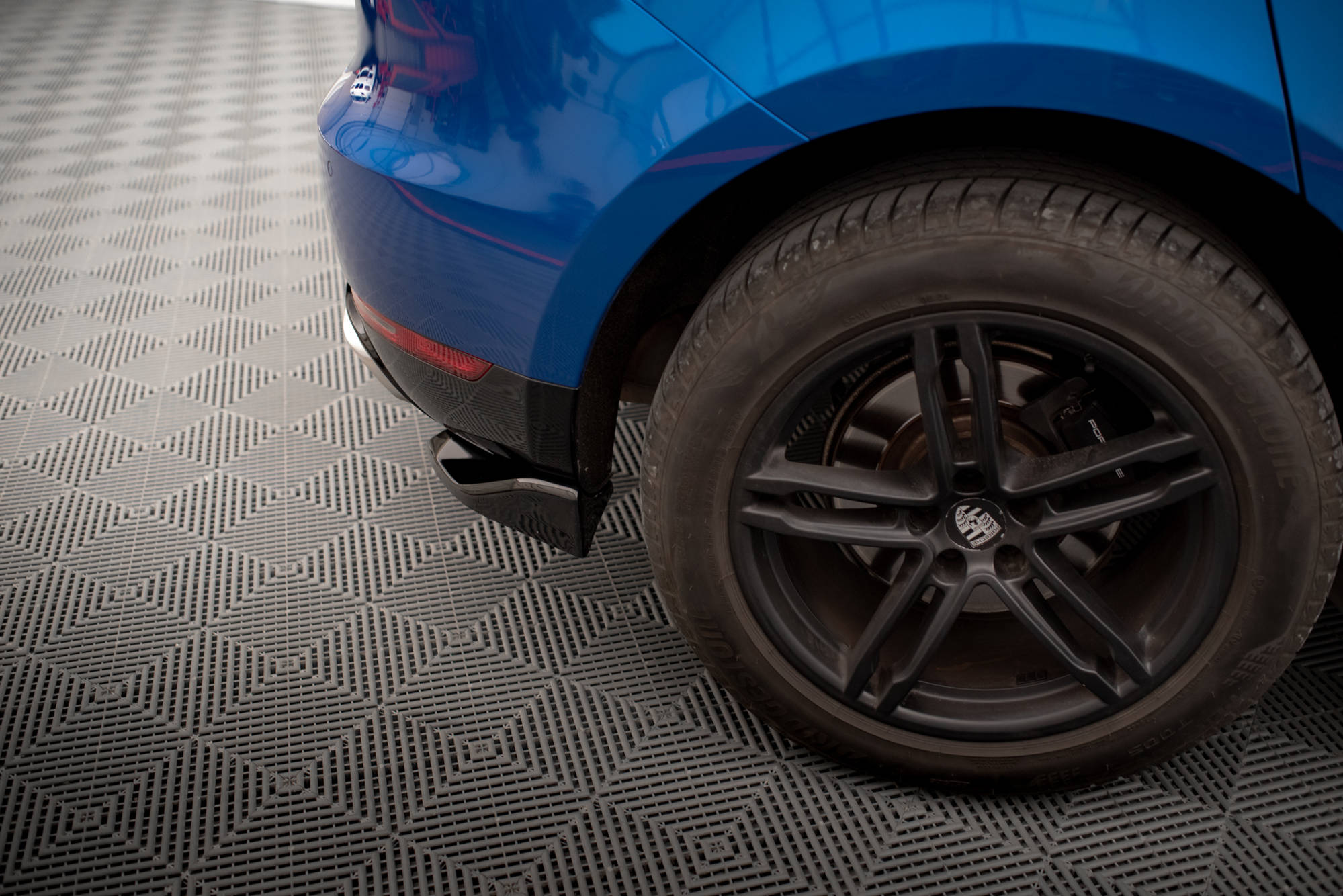 Street+ Heck Ansatz Flaps passend für Porsche Macan Mk1 schwarz Hochglanz