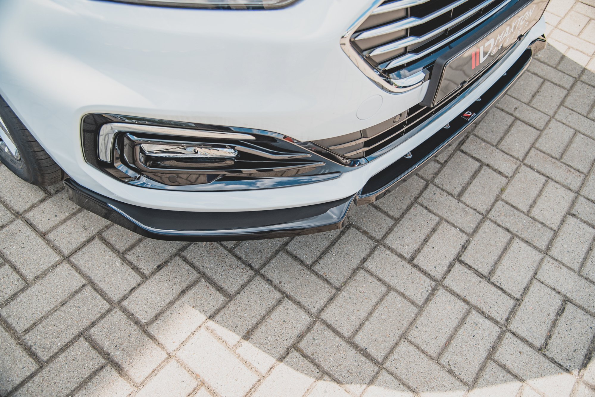 Front Ansatz für Ford Mondeo Mk5 Facelift schwarz Hochglanz