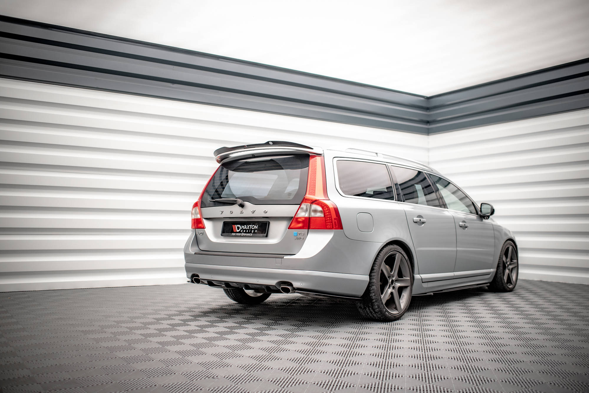 Street+ Heck Ansatz Diffusor passend für Volvo V70 Mk3 schwarz Hochglanz