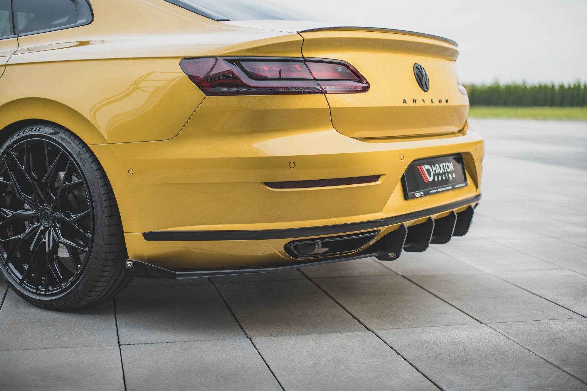 Street Pro Heck Ansatz Diffusor + Flaps passend für VW Arteon R-Line Limousine / Shooting Brake Mk1 schwarz Hochglanz