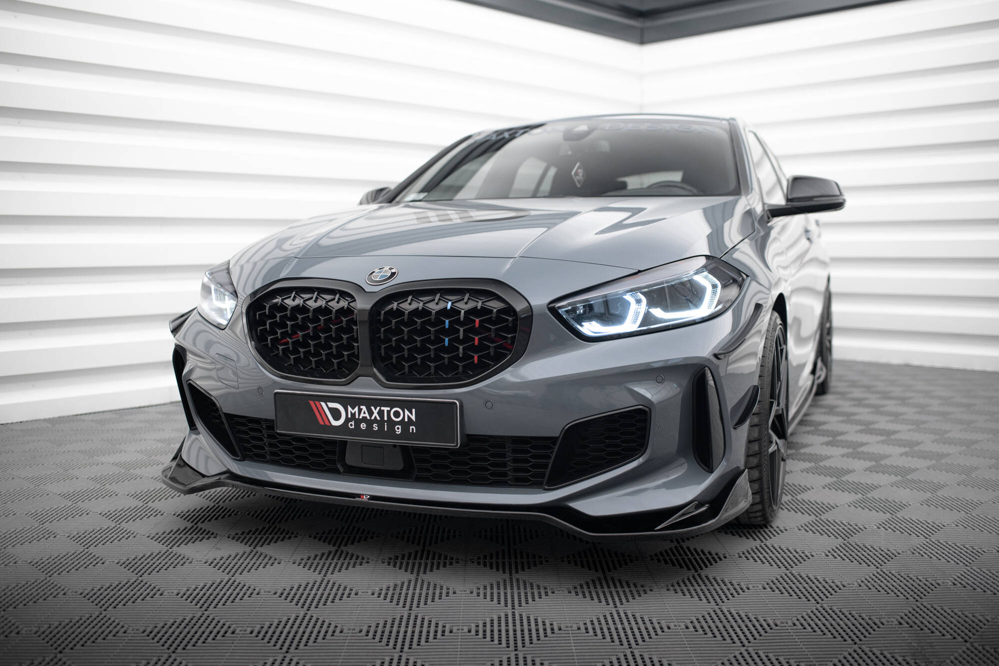 Front Ansatz V.5 für BMW 1er M-Paket / M135i / 128ti F40 schwarz Hochglanz