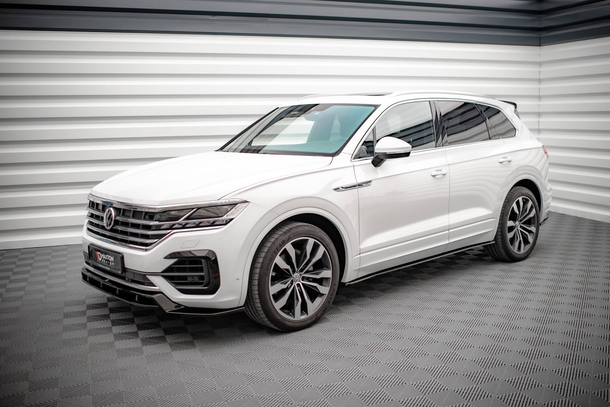 Street+ Seitenschweller Leisten passend für VW Touareg R-line Mk3 schwarz Hochglanz