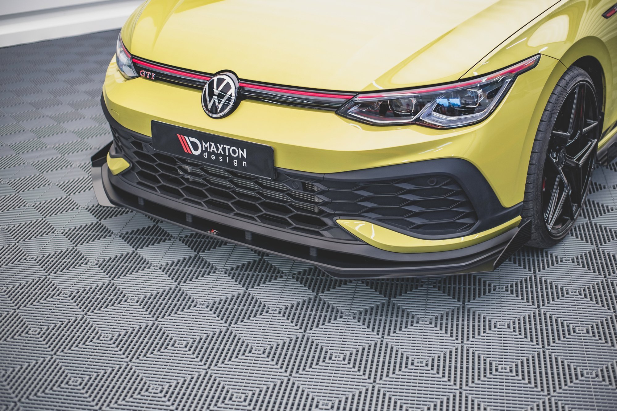 Street Pro Spoilerlippe Front Ansatz + Flaps passend für VW Golf GTI Clubsport Mk8 schwarz Hochglanz