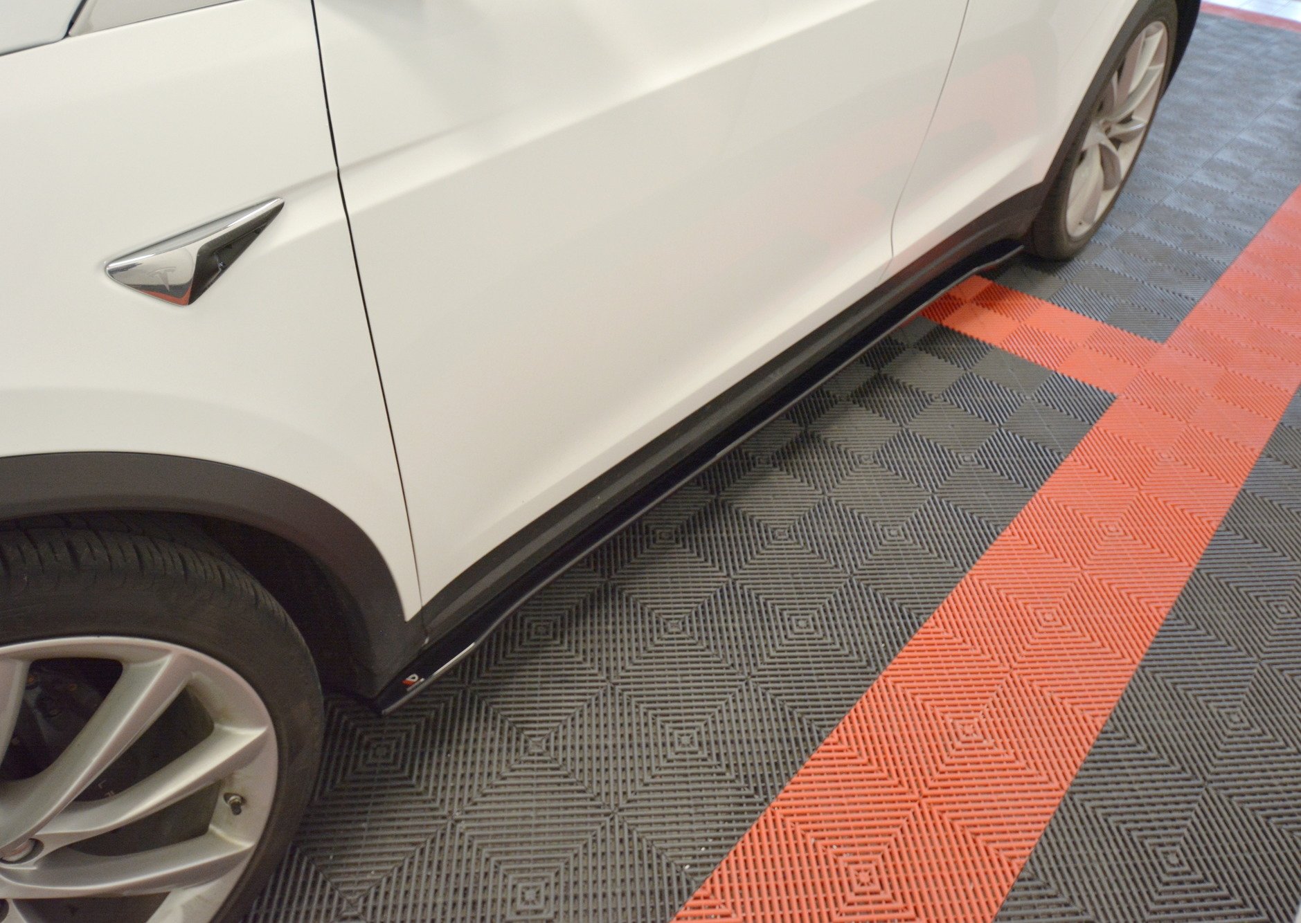 Seitenschweller Ansatz Paar V.2 passend für Tesla Model X Mk1 schwarz Hochglanz