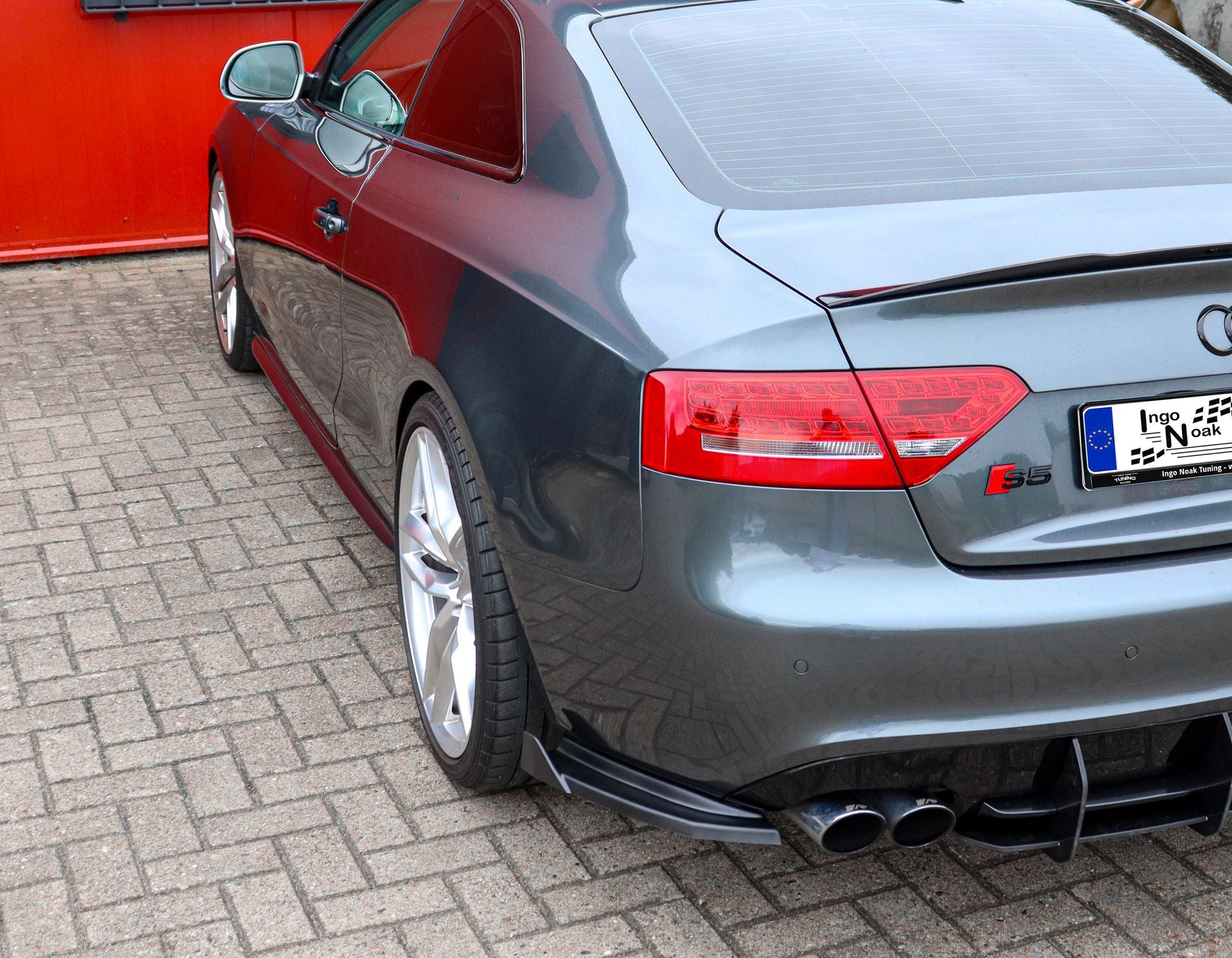 Heckansatz Seitenteile aus ABS mit Wings für Audi A5 B8 nur für Cabrio / Coupe Schwarz Glanz