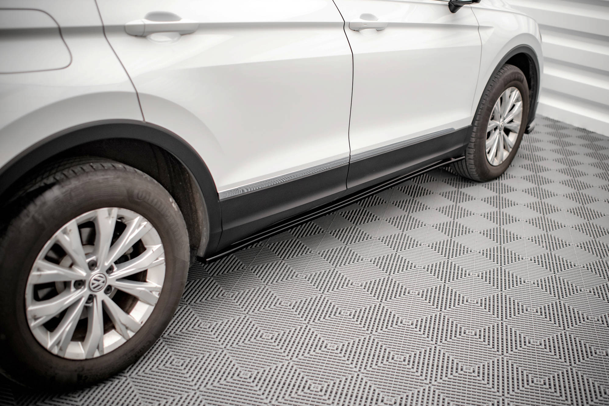 Street+ Seitenschweller Leisten passend für VW Tiguan Mk2 schwarz Hochglanz