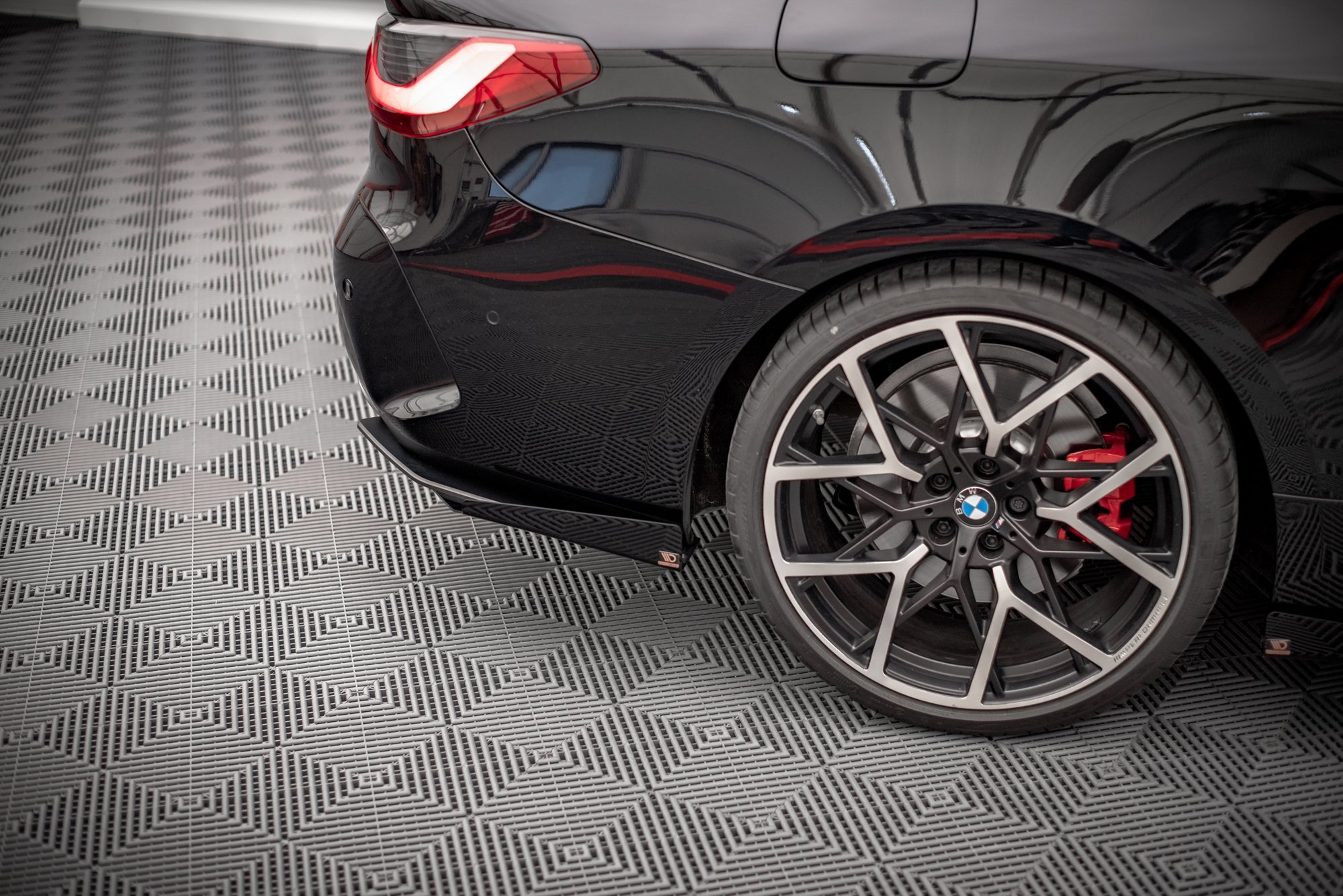 Street Pro Heck Ansatz Flaps passend für BMW 4er M-Paket G22 rot+ Hochglanz Flaps