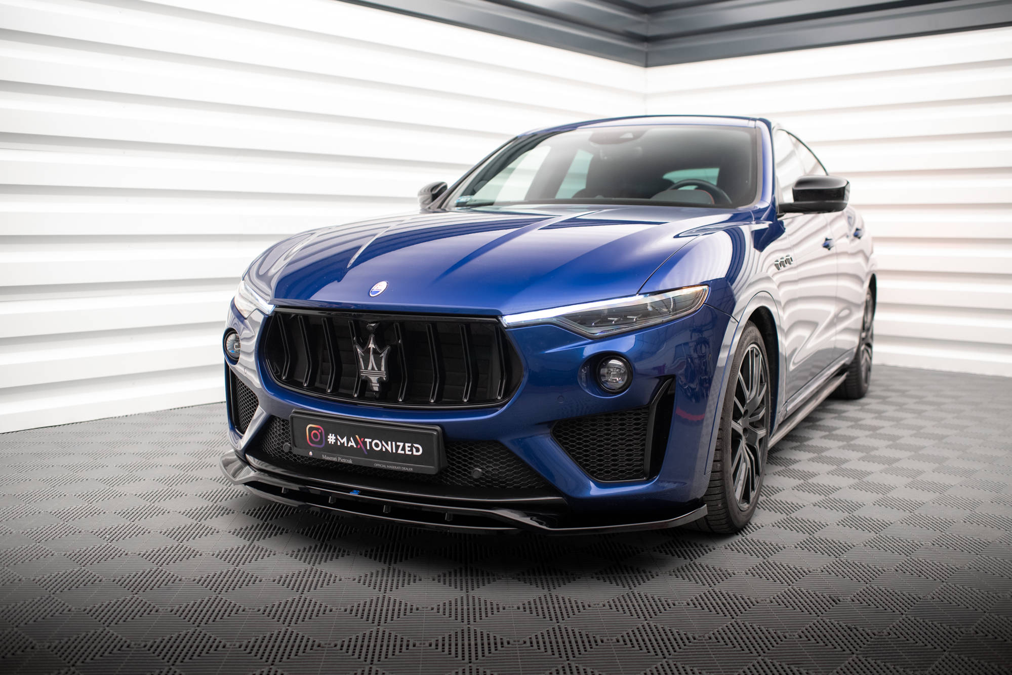 Frontlippe passend für Maserati Levante GTS / Trofeo Mk1 schwarz Hochglanz